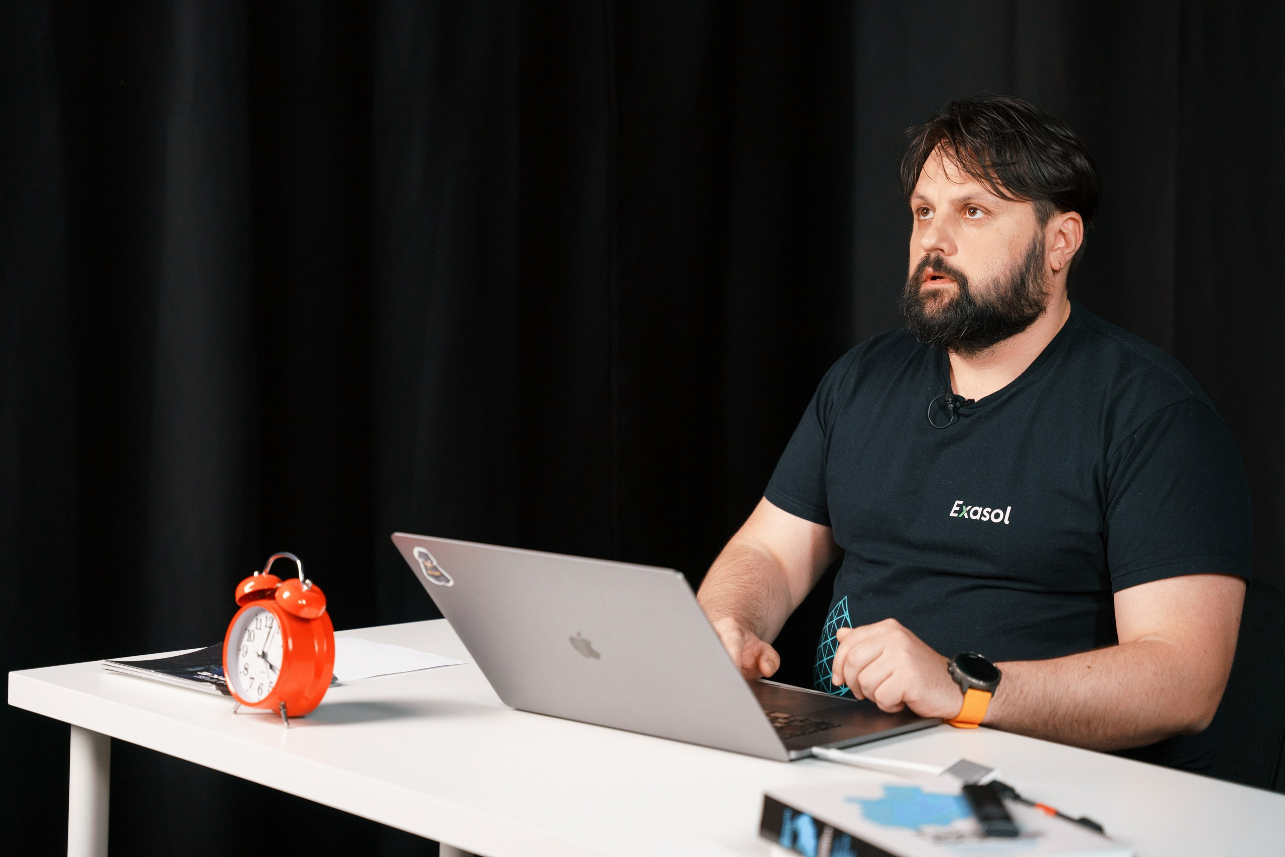 Aha! — 9 апреля 2021. Фотобанк Матемаркетинг