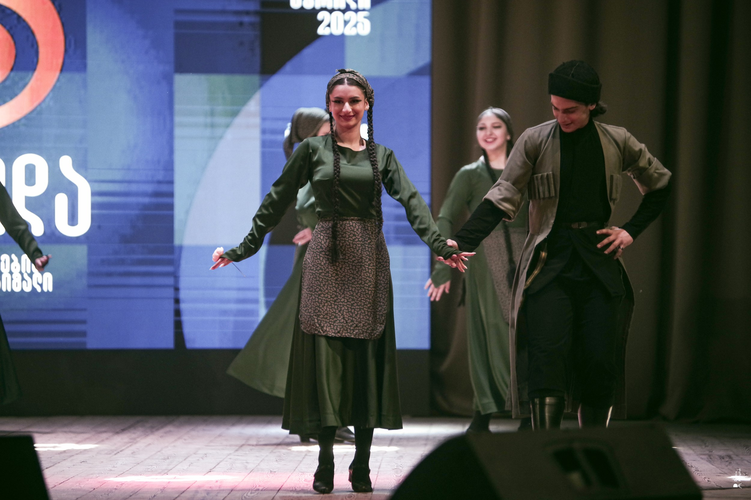 Танцы в Хоби. Портретный фотограф Денис Милютин