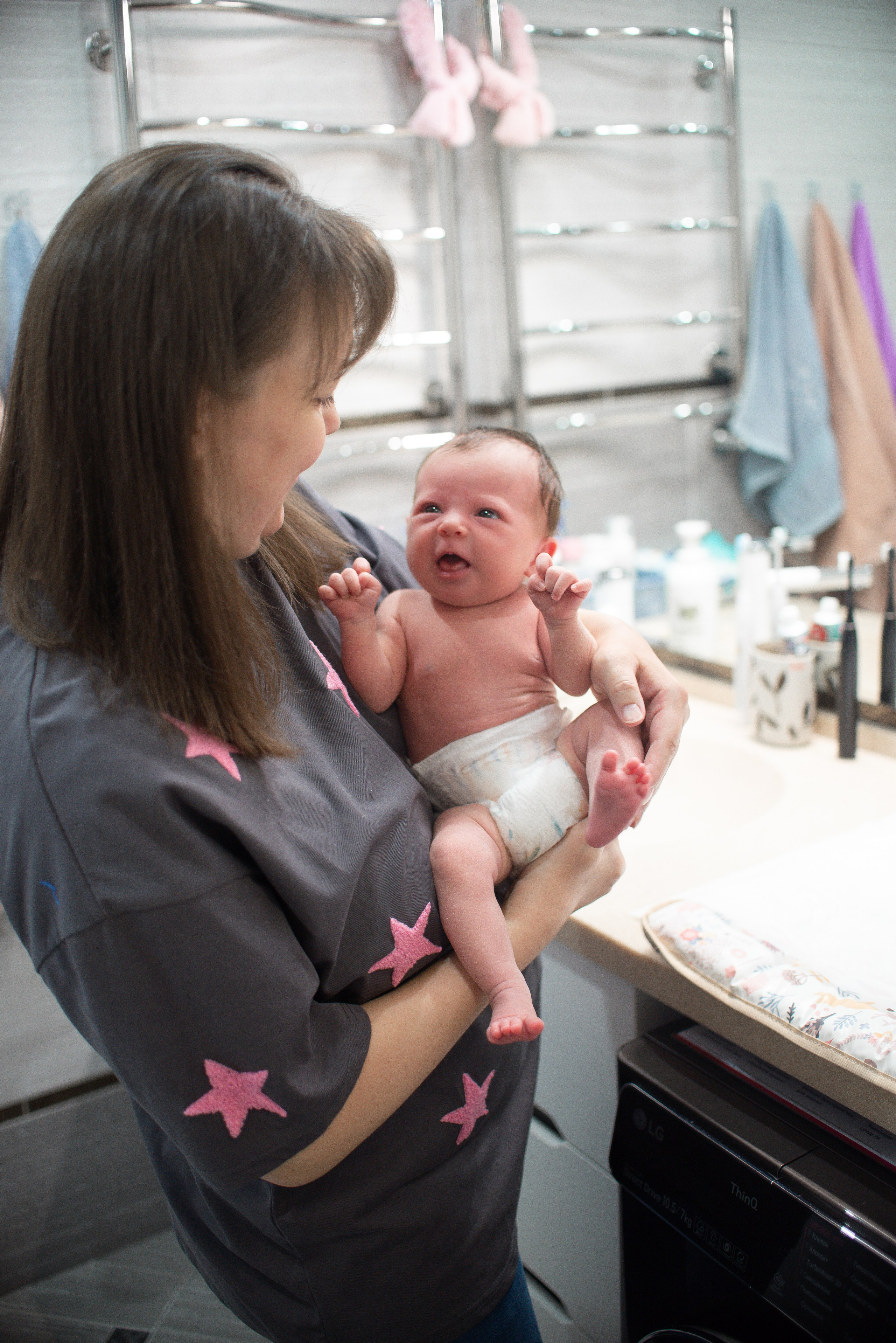 Крошка Манэ дома с родителями. Семейный фотограф на выписку из роддома и крещение Минск Настя Гришук