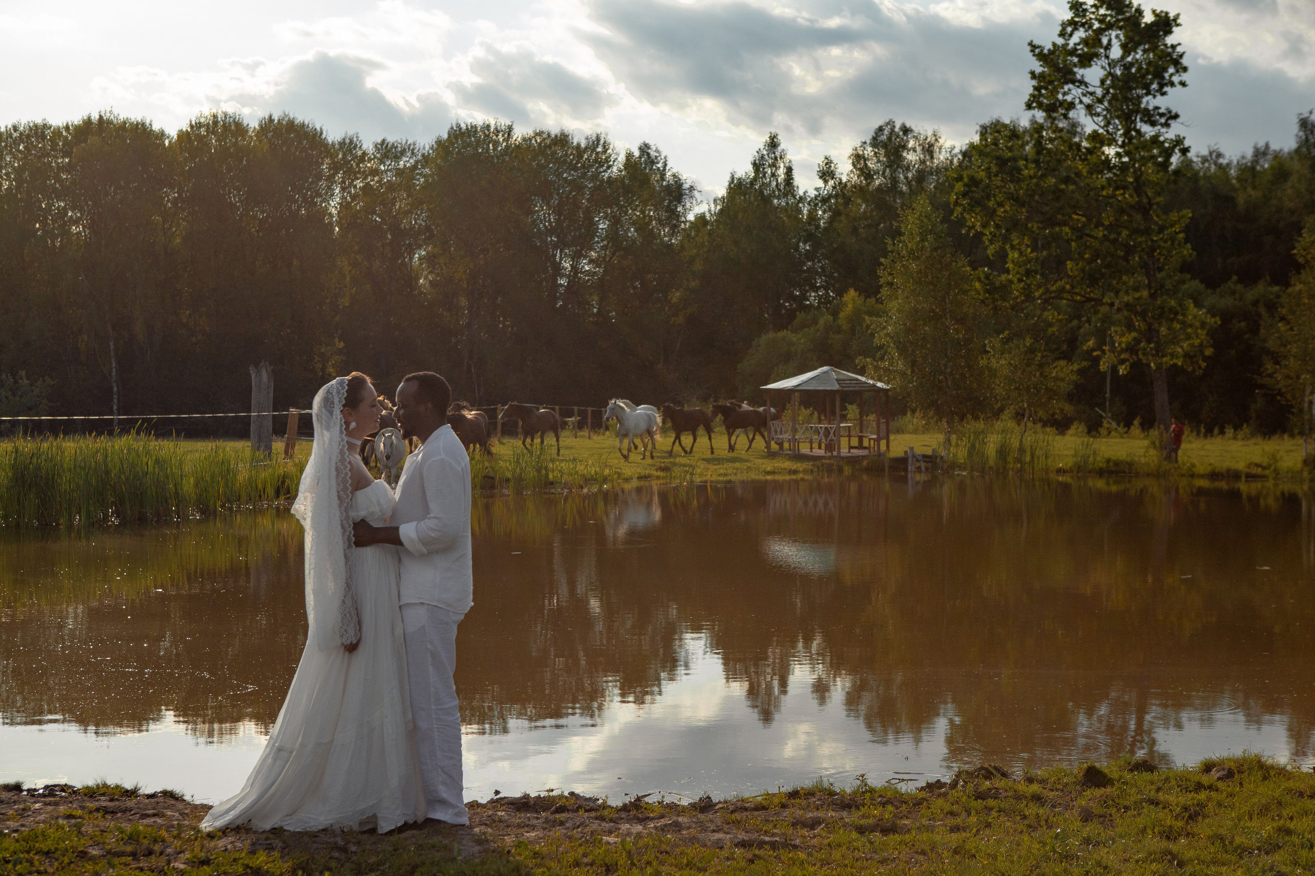 Необычная свадебная фотосессия в Москве с лошадьми