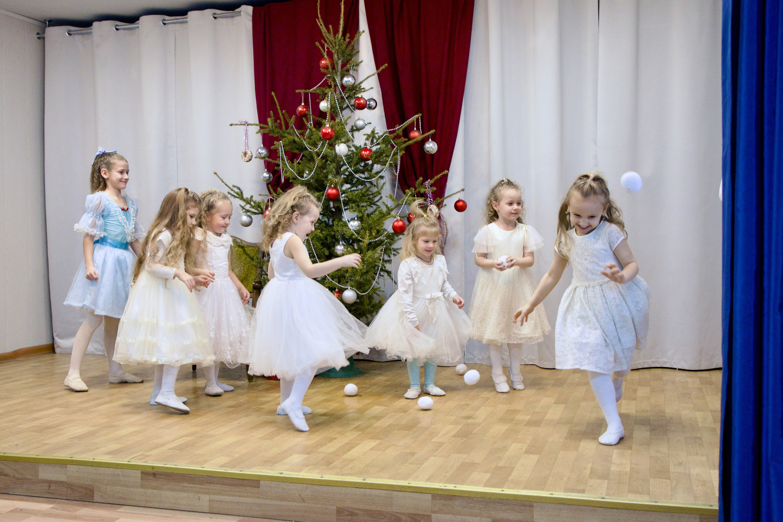 Разные выступления. Школьные выпускные альбомы в Москве Марина Николаева
