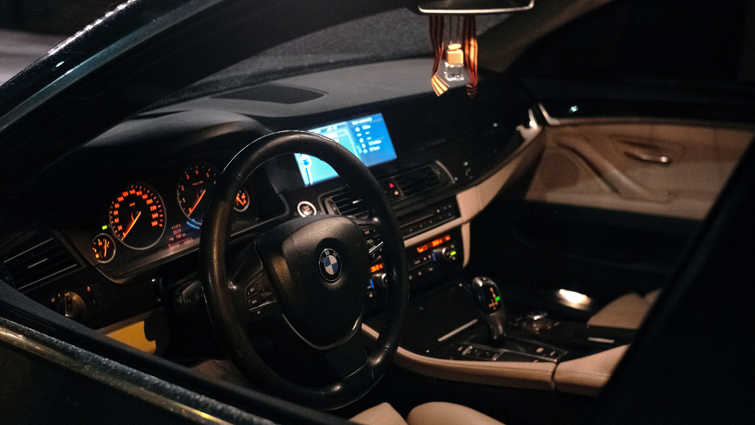 BMW F10. Камера Глика | Автомобильный фотограф из Петрозаводска