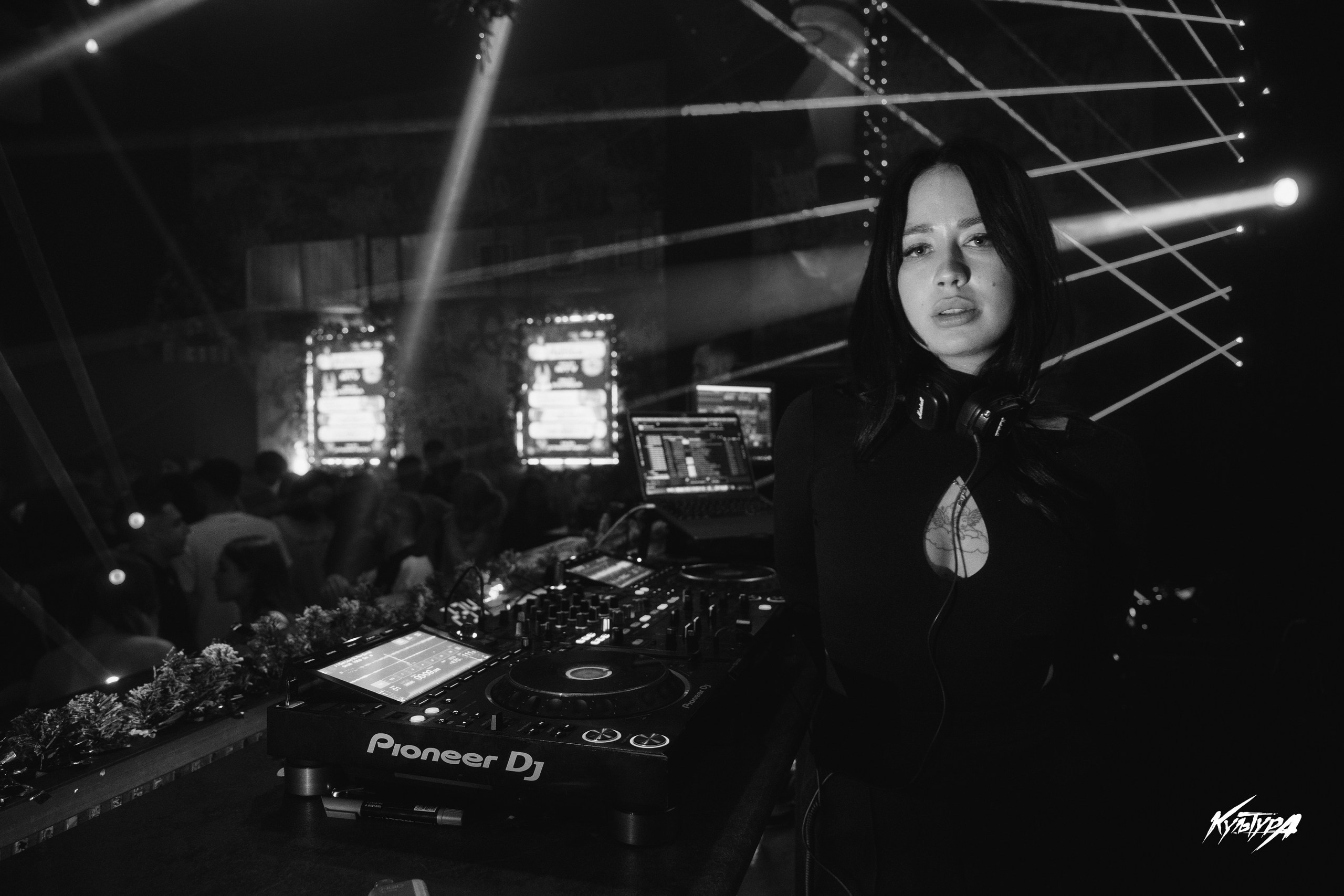 Фотосъемка в ночном клубе в Петропавловске-Камчатском, Репортажная съемка вечеринки в Петропавловске-Камчатском, Профессиональная клубная фотосъемка в Петропавловске-Камчатском, Яркие фото в баре и на танцполе в Петропавловске-Камчатском, Заказать репортаж с мероприятия в Петропавловске-Камчатском.