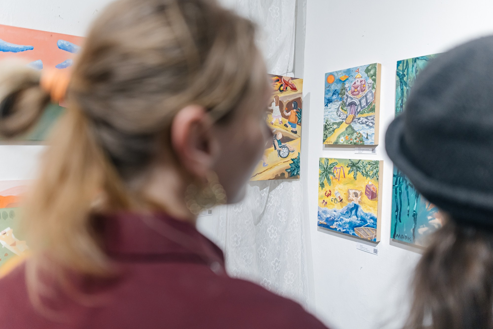 IZZI ROOM | Открытие выставки | май 2025. Репортажный фотограф в Санкт-Петербурге СПБ Алиса Ческидова на ваше мероприятие