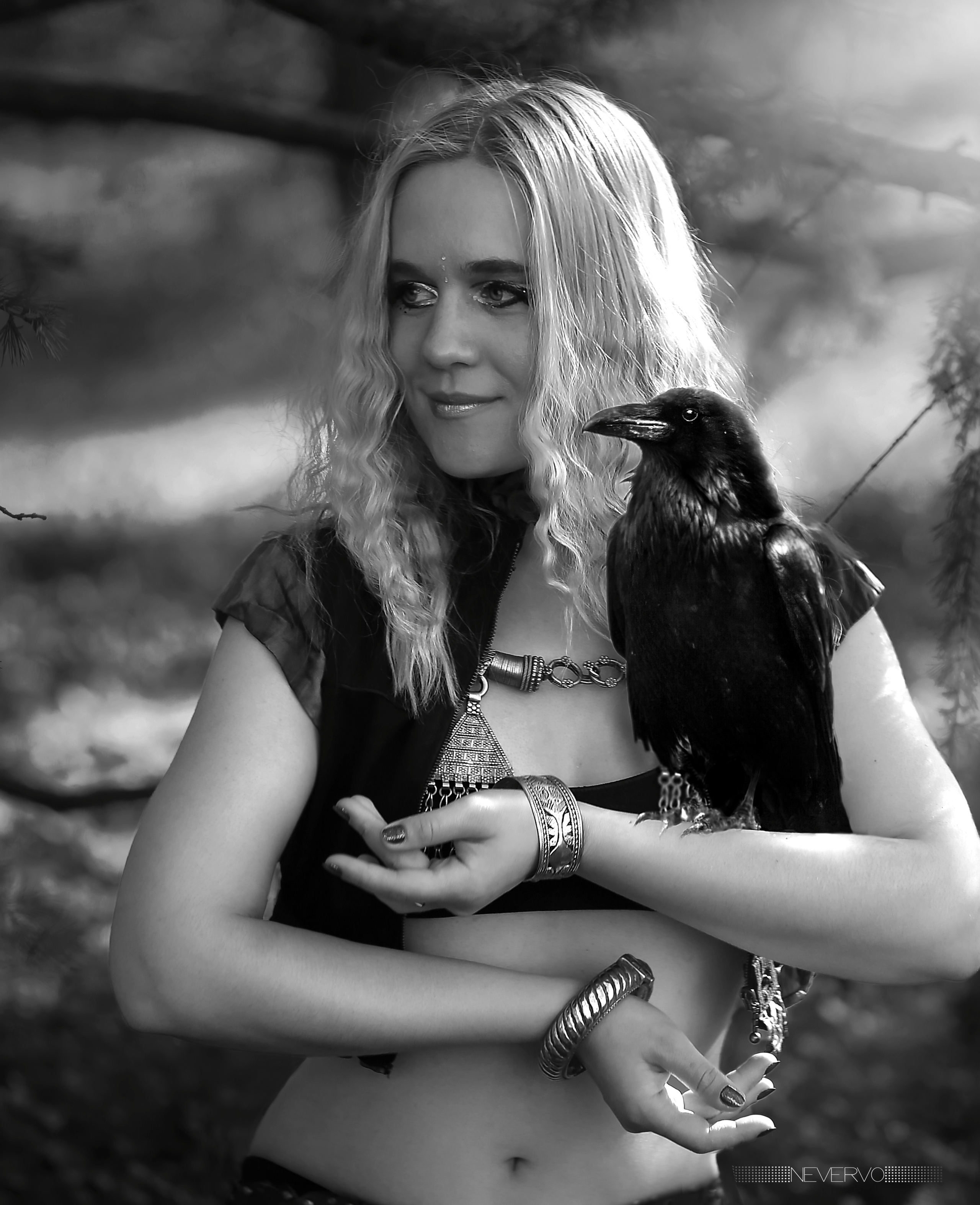 Черно-белая фотосъемка. B&W съемка в Москве. ЧБ фотограф Олег Голишник. Арт-фотограф Олег Голишников. Творческая мастерская