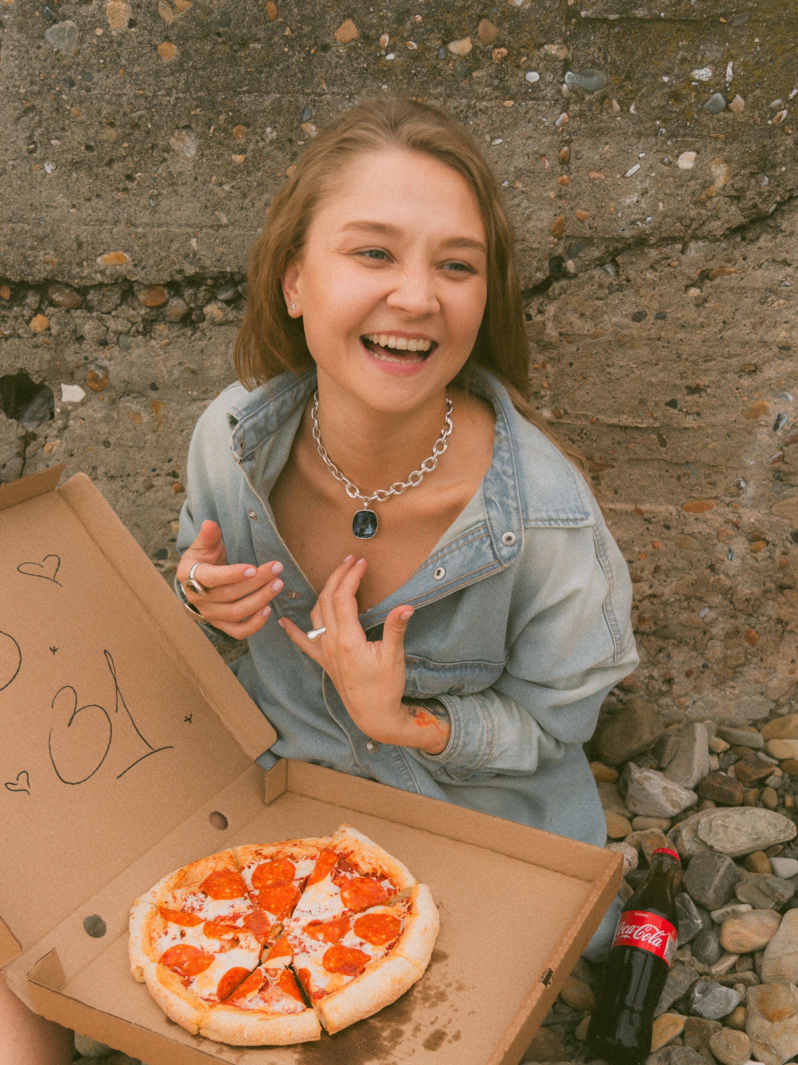 Фотосессия с собакой ко дню рождения. Таня и Ева. Портретный и лавстори фотограф в Стерлитамаке Альбина Шарт
