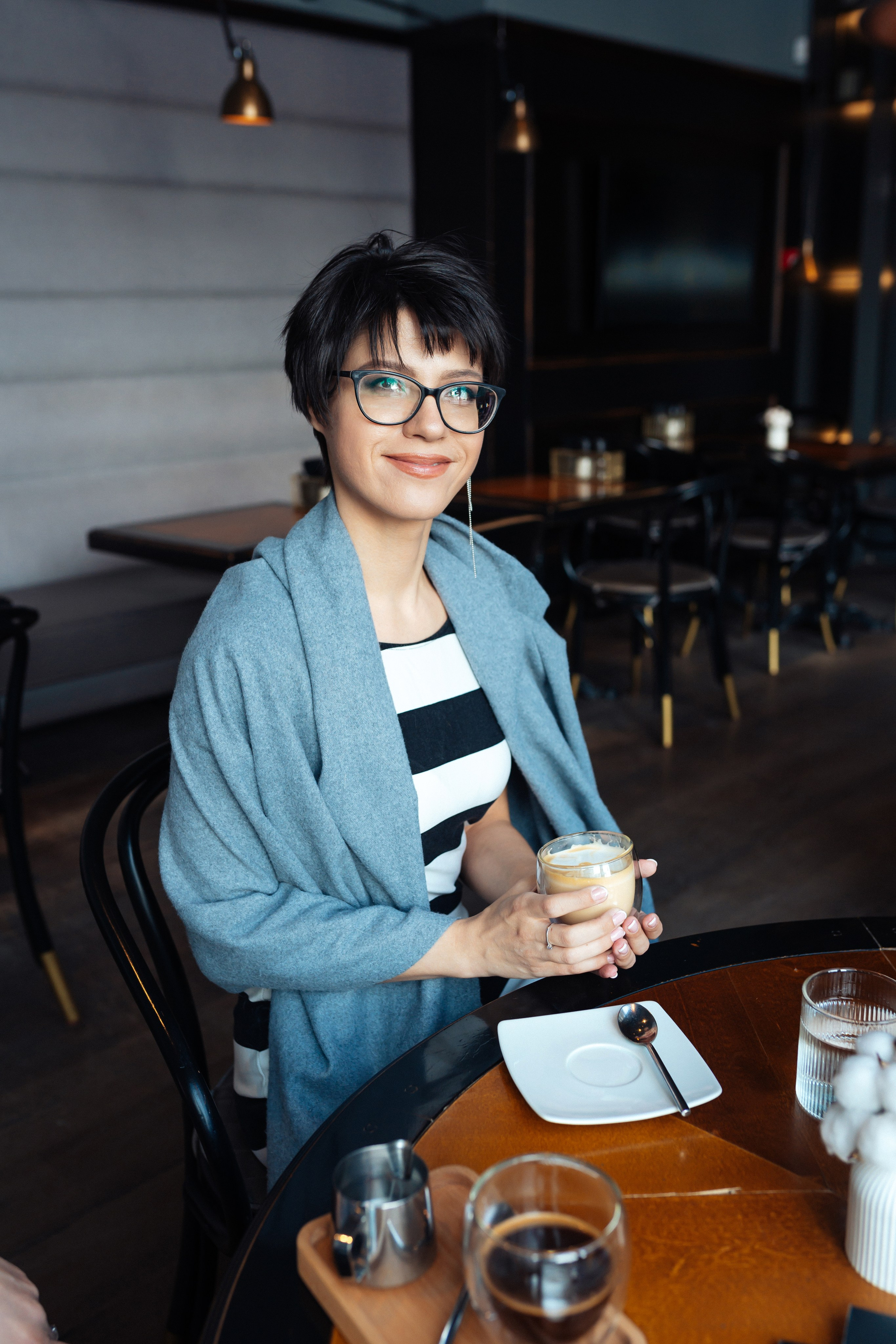 Фотосессия в кафе. Фотограф Ким Наталья в Красноярске