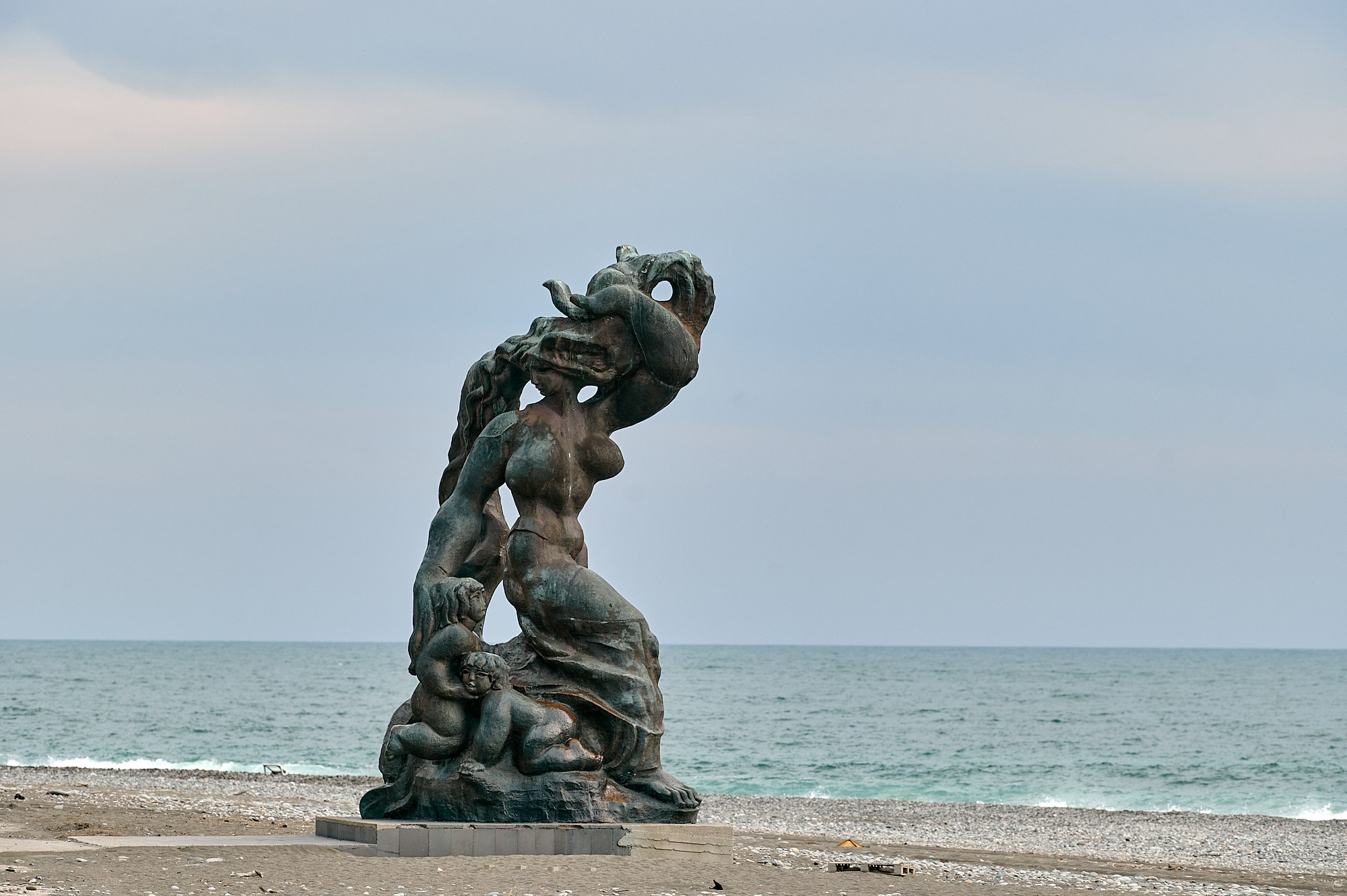 Пицунда, Абхазия. Декабрь 2024. Фотографии отовсюду и обо всем