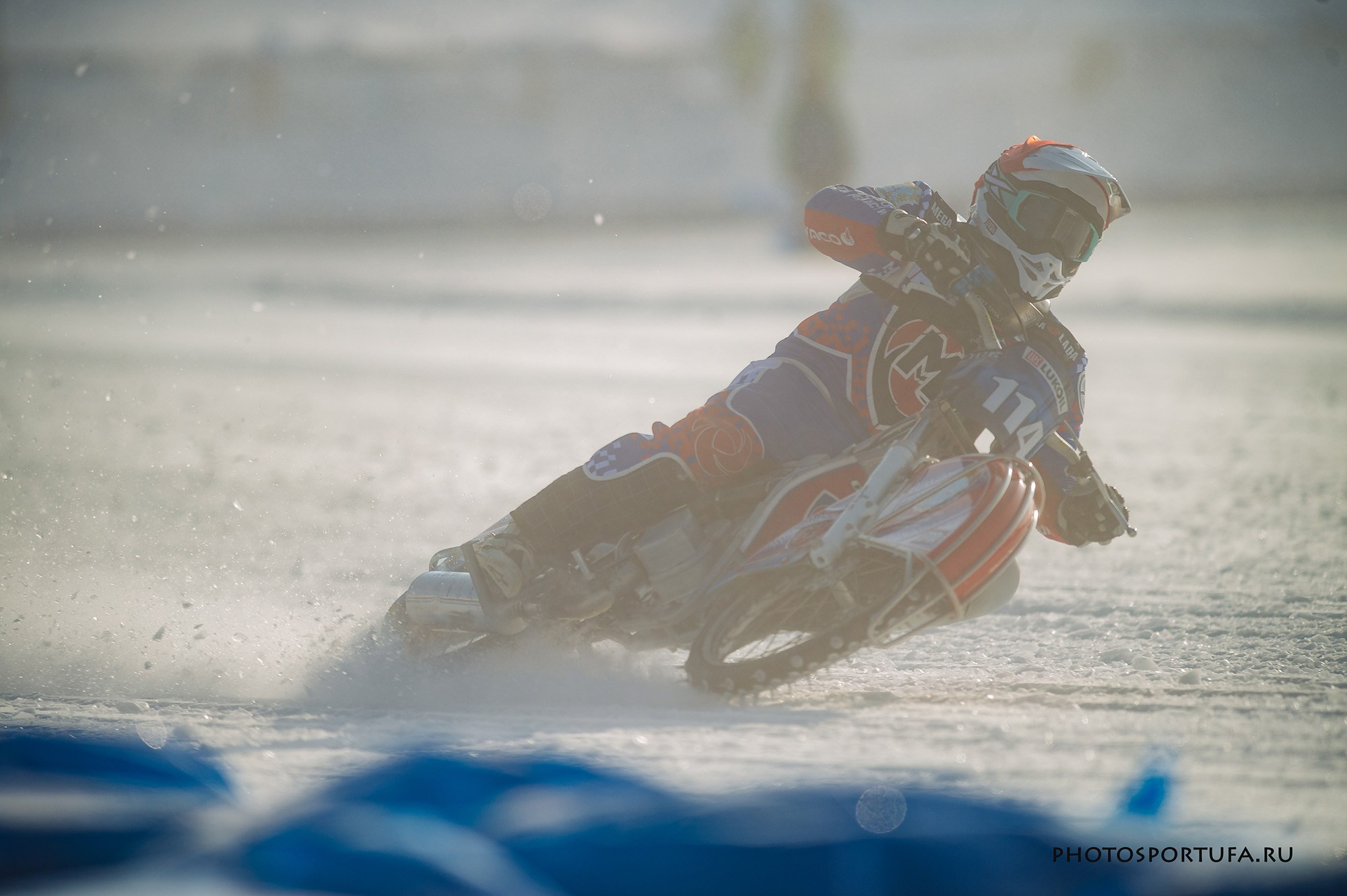 Мотогонку на льду. Спортивный фотограф в Уфе Евгений Буров
