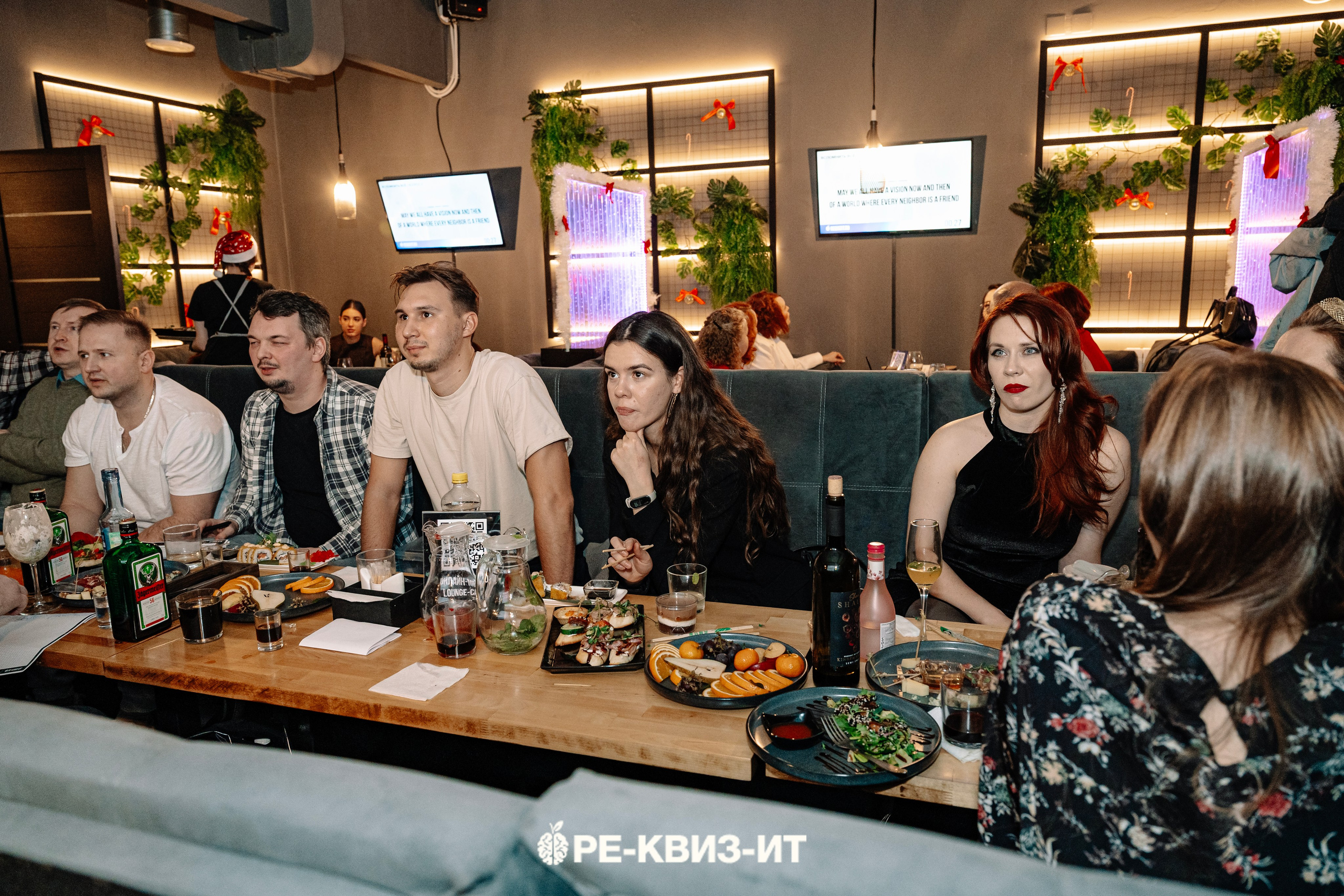 Реквизит — квиз в Зеленодольске и Волжске ZR cafe. Свадебный фотограф в Казани, и Зеленодольске Радик Мухаметов