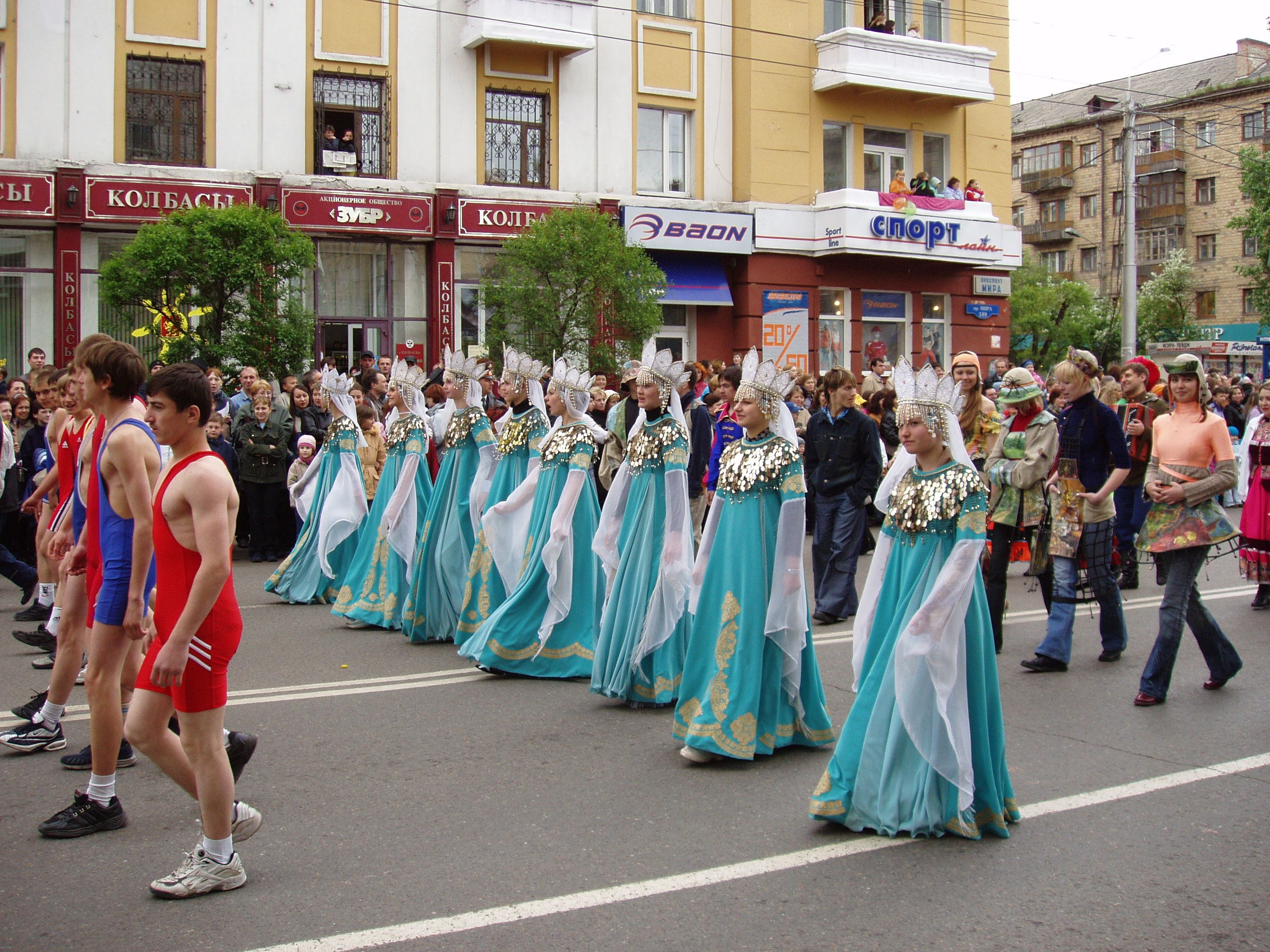 Дома, карнавал 04.06.2005. Семейный, Свадебный фотограф СПБ Питер— Романова Екатерина