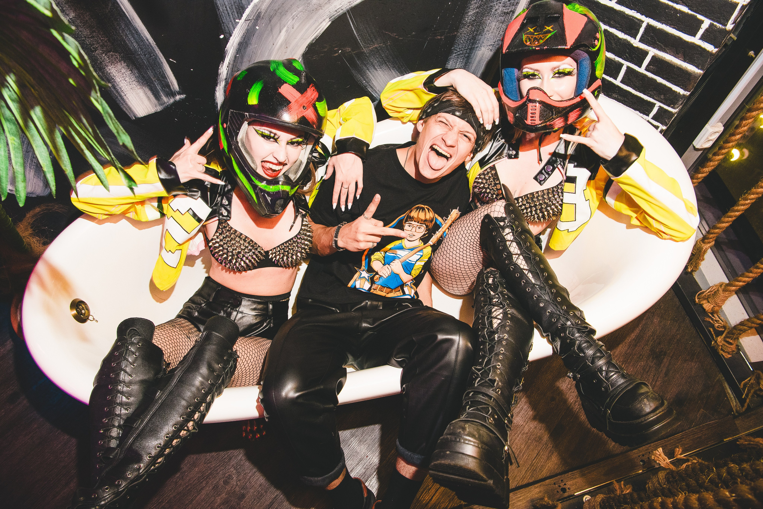 Фотоотчёты о вечеринках для НеБар Волгоград. Или стиль «пьяный фотограф». Фотограф в Волгограде и Волжском Александр Горбань