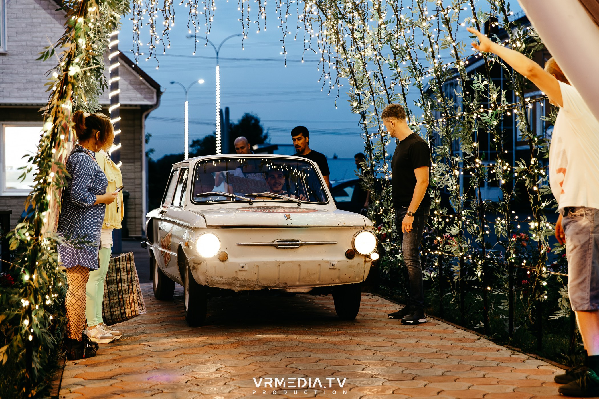 «Назад в 90-е!» в ресторане «Империя»