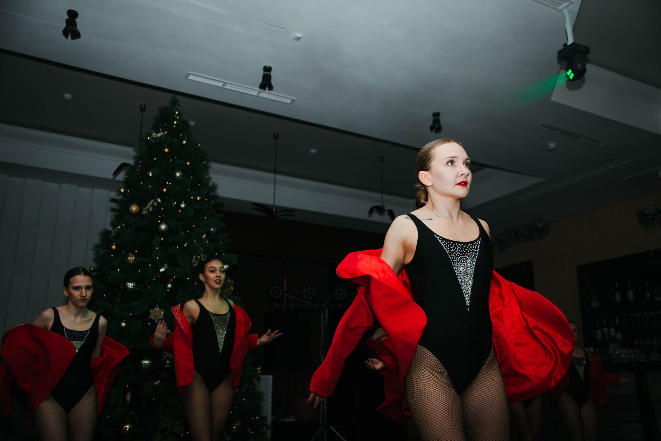 Праздник в стенах клубного пространства «Своя Среда». Ксения Glossa. Портретный и репортажный фотограф в Самаре