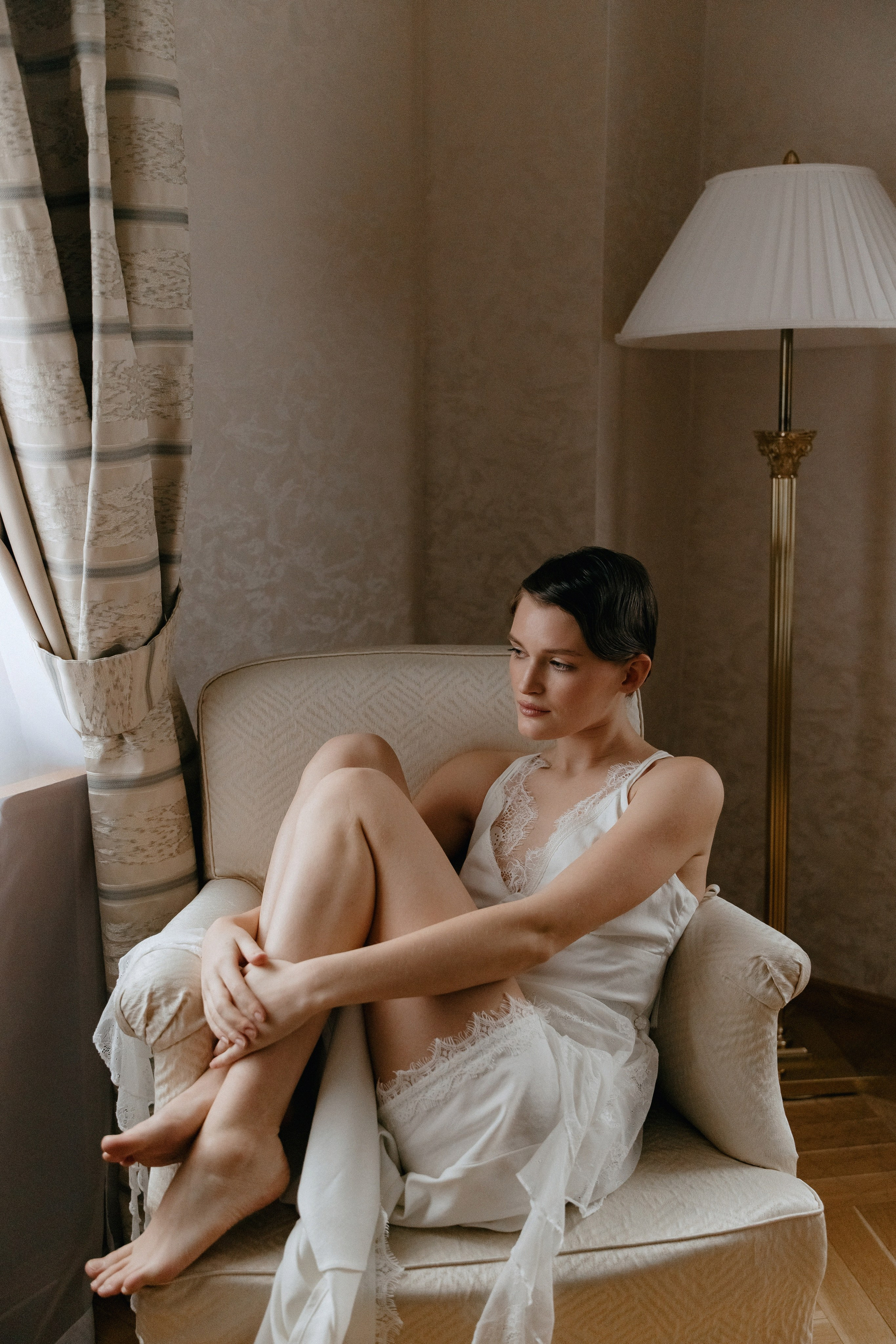 Свадебная фотосессия в гостинице Ленинградская. Свадебный фотограф Москва