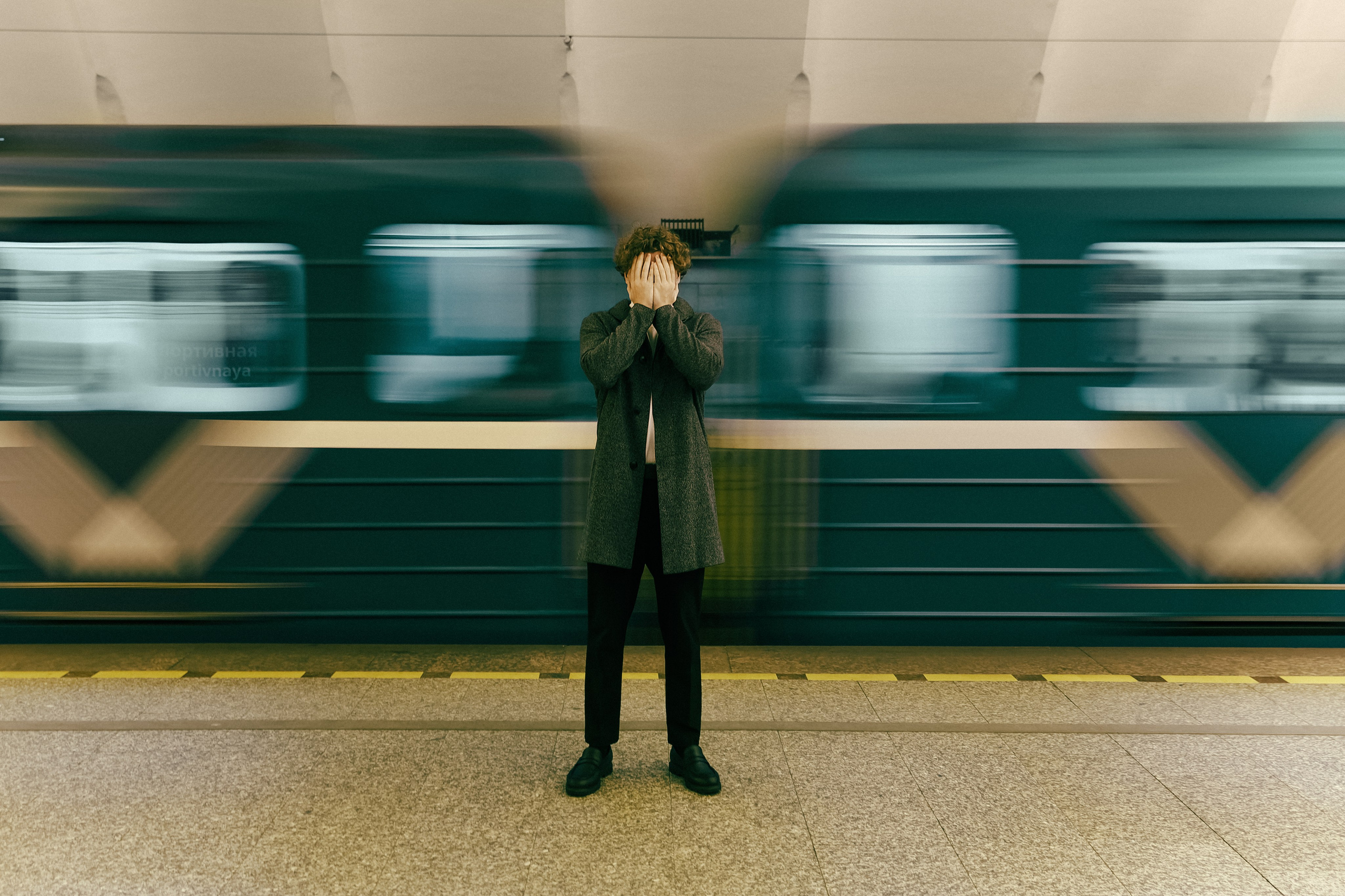 Вадим — фотосессия в метро. Свадебный и портретный фотограф в Санкт-Петербурге Анна Демьянова