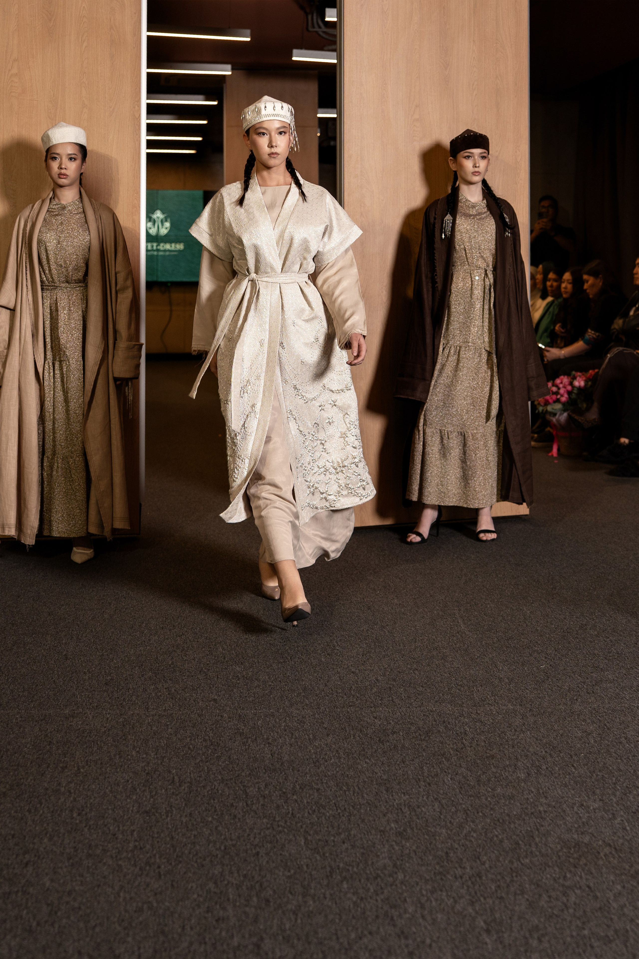 Brand NIET DRESS. Сайт Алматинского НЮ АРТ, будуар и фэшн фотографа Дениса Карпенко