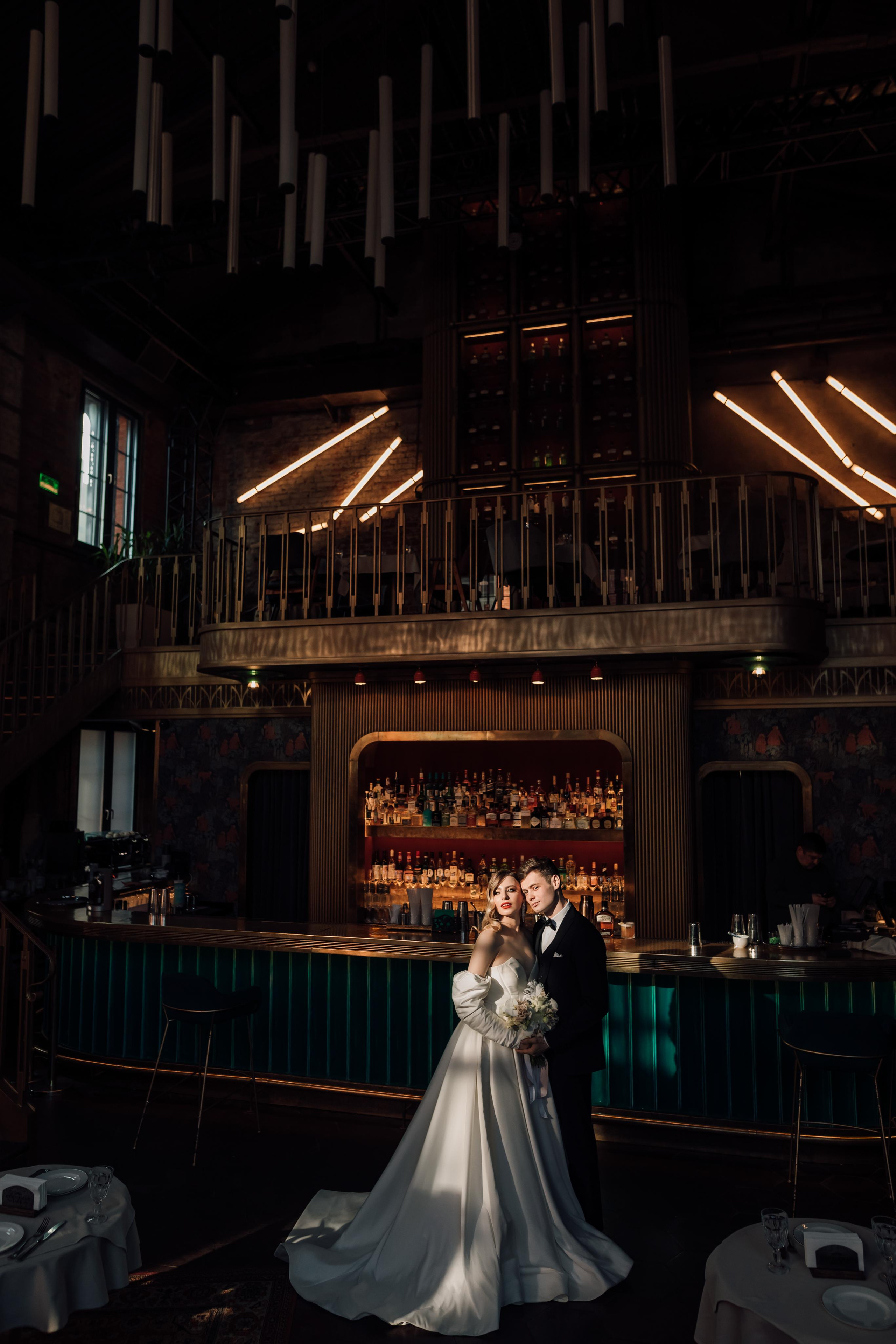 Настя и Ян. Бар Котельная. Свадебный и семейный фотограф в Москве Евгения Лисина