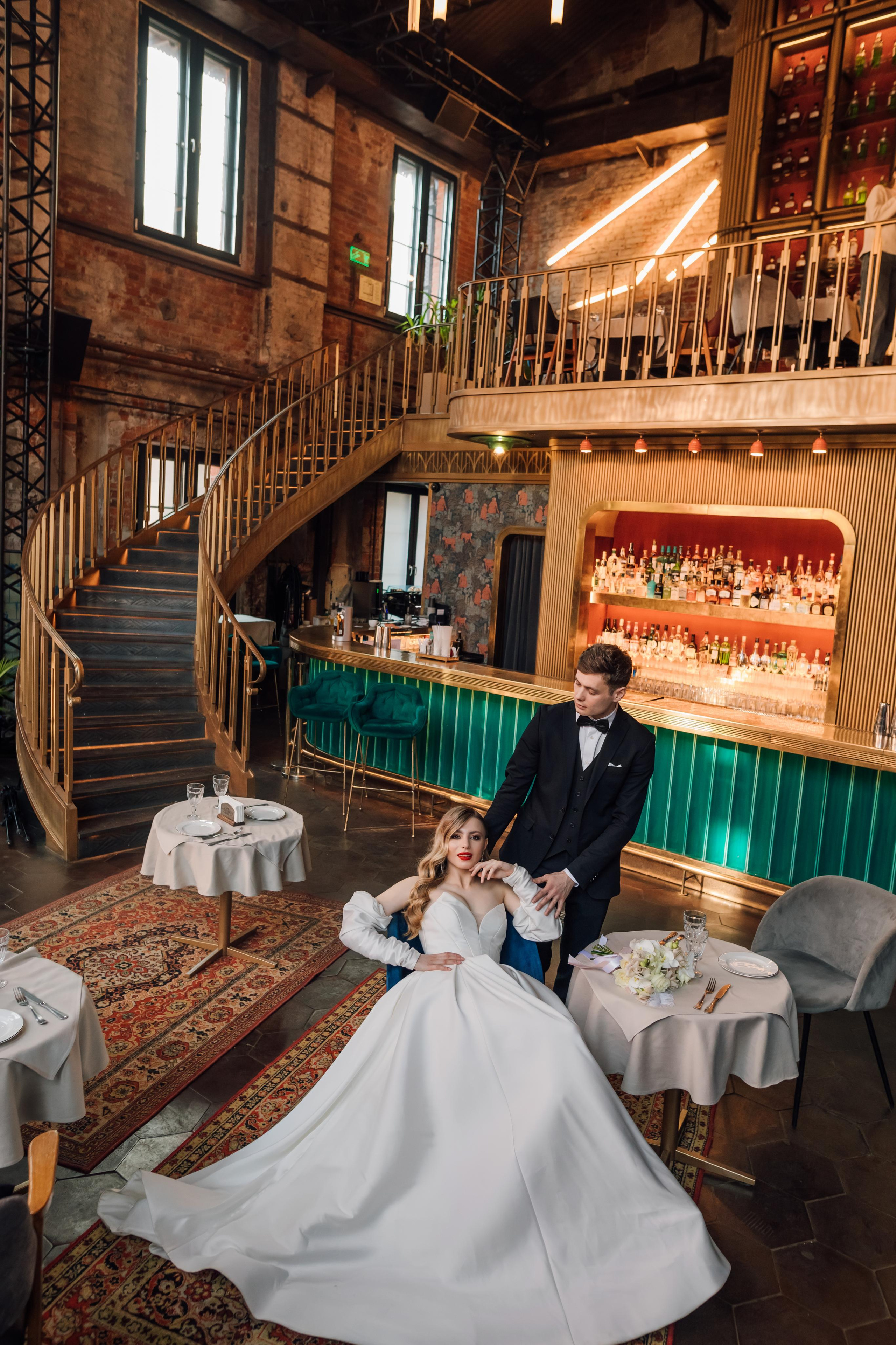 Настя и Ян. Бар Котельная. Свадебный и семейный фотограф в Москве Евгения Лисина