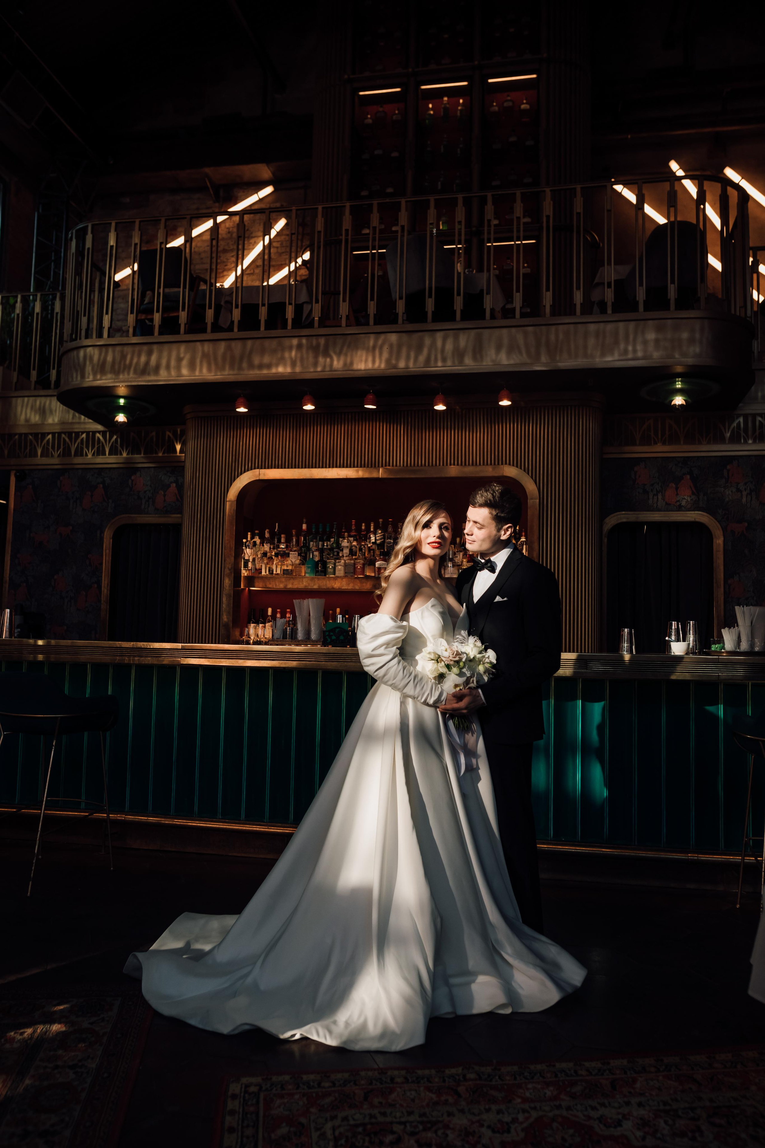 Настя и Ян. Бар Котельная. Свадебный и семейный фотограф в Москве Евгения Лисина
