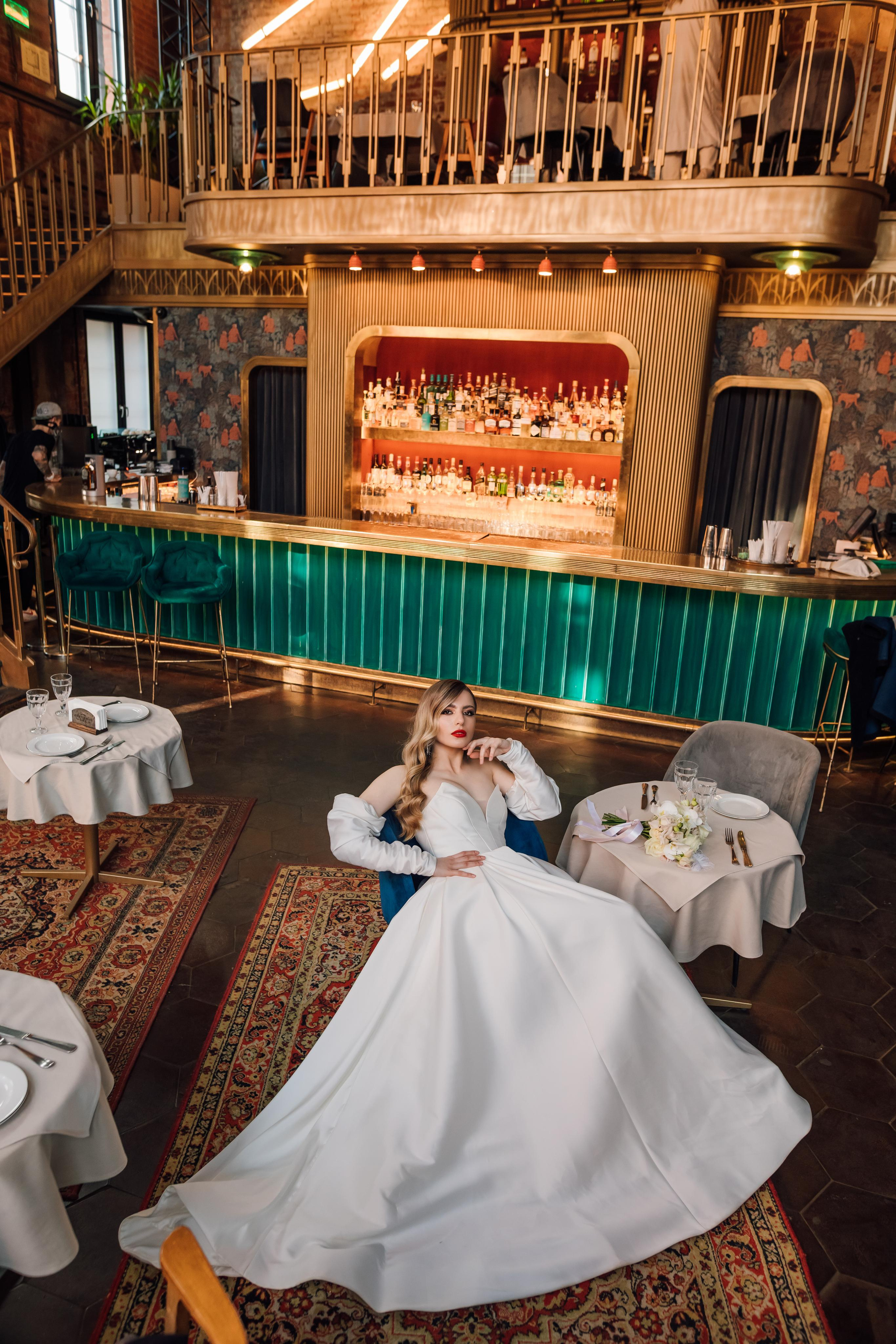 Настя и Ян. Бар Котельная. Свадебный и семейный фотограф в Москве Евгения Лисина