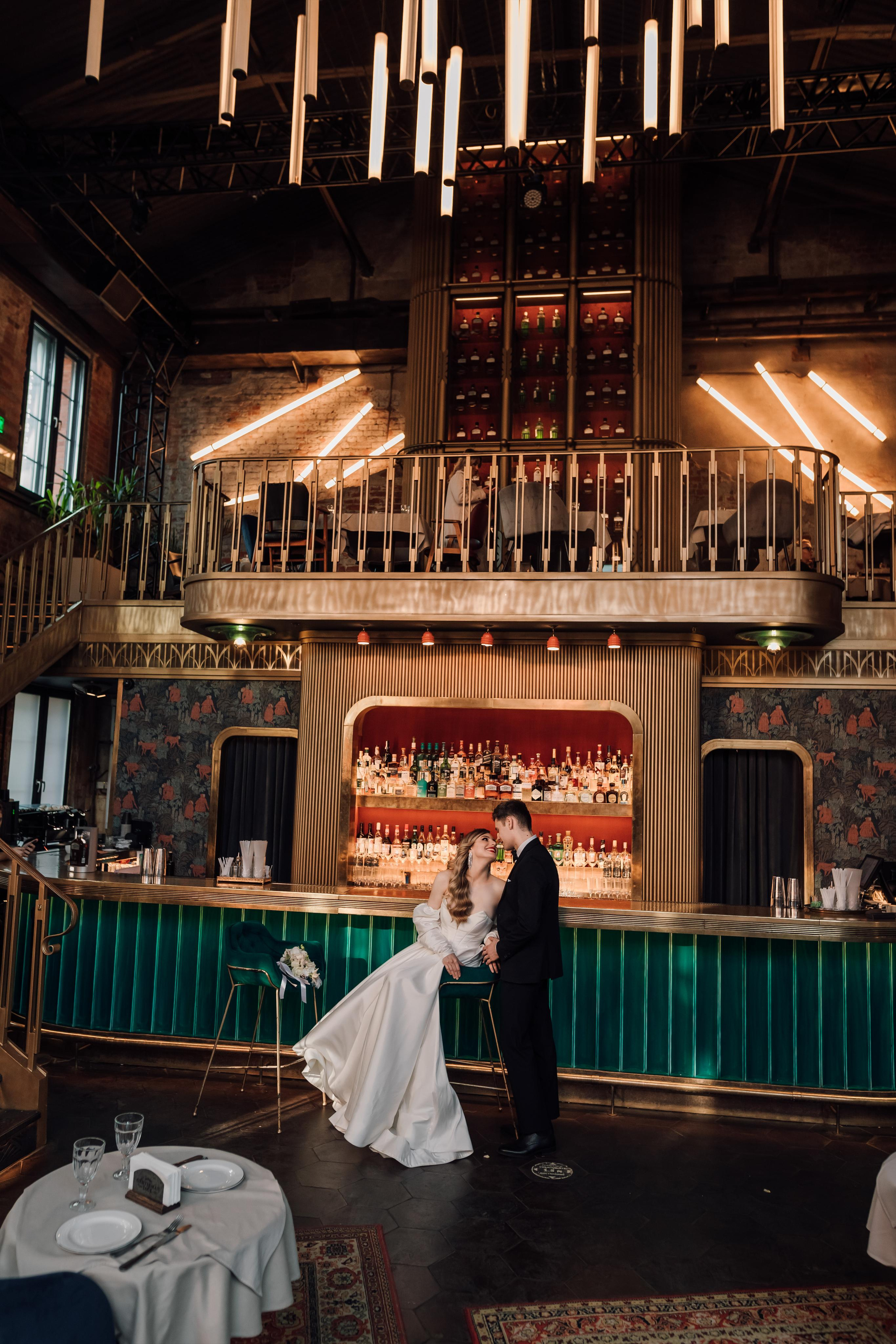 Настя и Ян. Бар Котельная. Свадебный и семейный фотограф в Москве Евгения Лисина