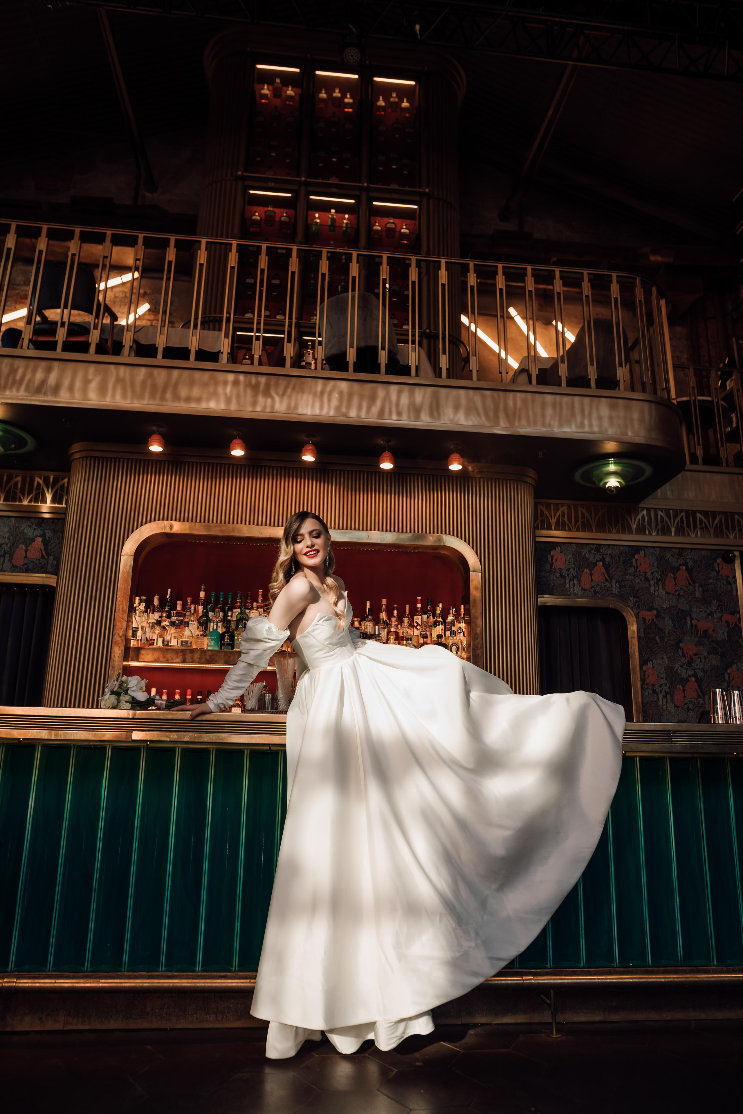 Настя и Ян. Бар Котельная. Свадебный и семейный фотограф в Москве Евгения Лисина