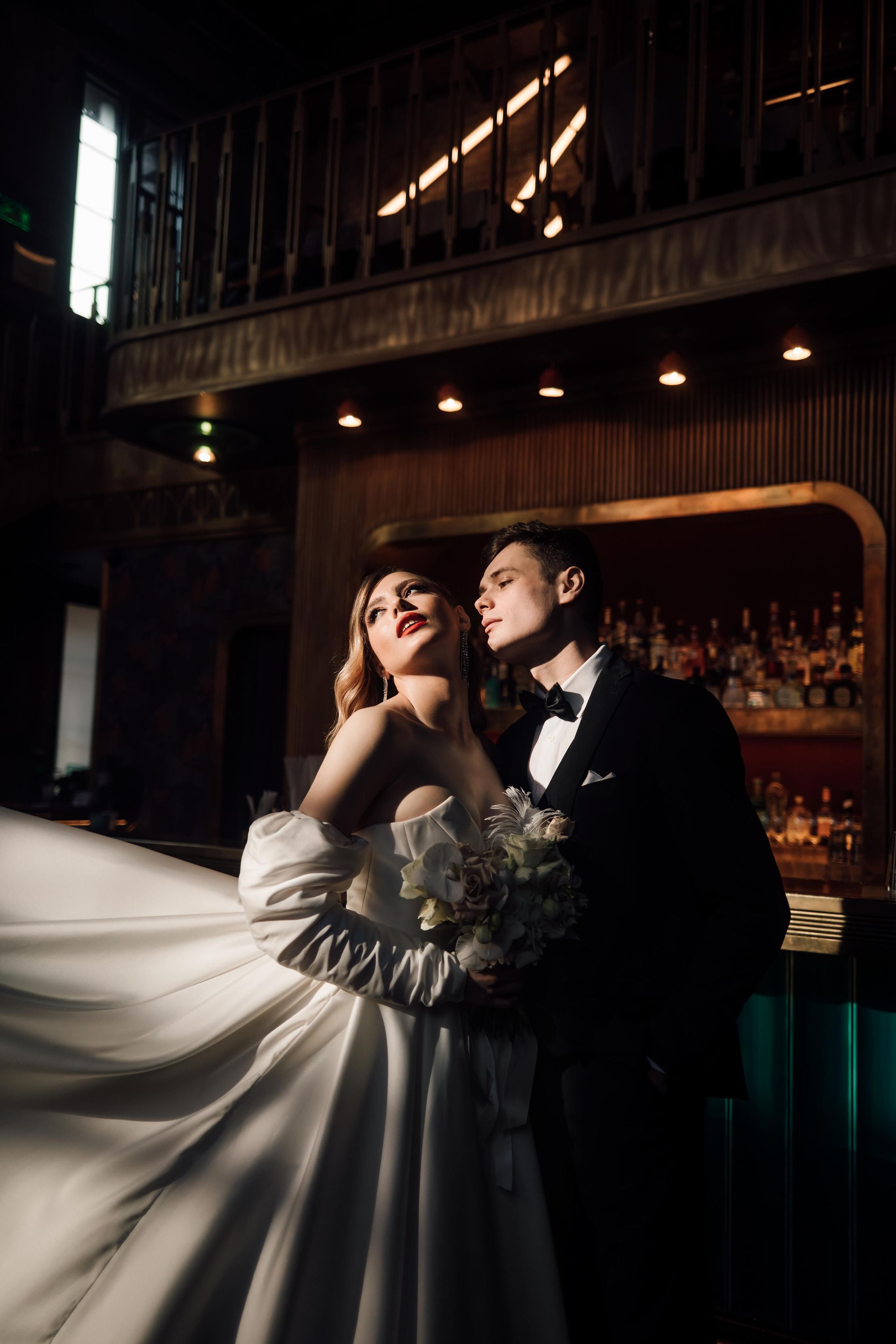 Настя и Ян. Бар Котельная. Свадебный и семейный фотограф в Москве Евгения Лисина