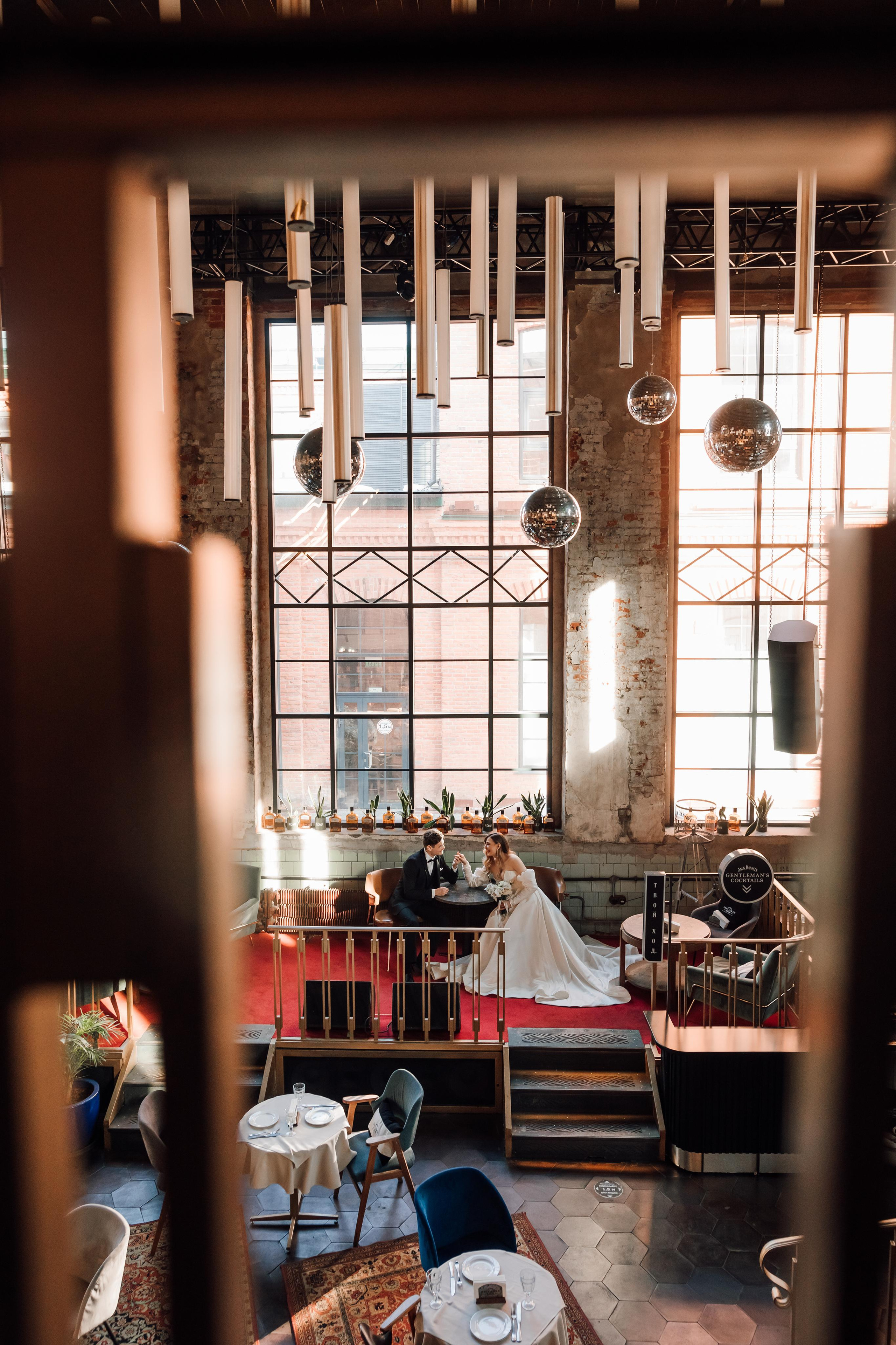 Настя и Ян. Бар Котельная. Свадебный и семейный фотограф в Москве Евгения Лисина
