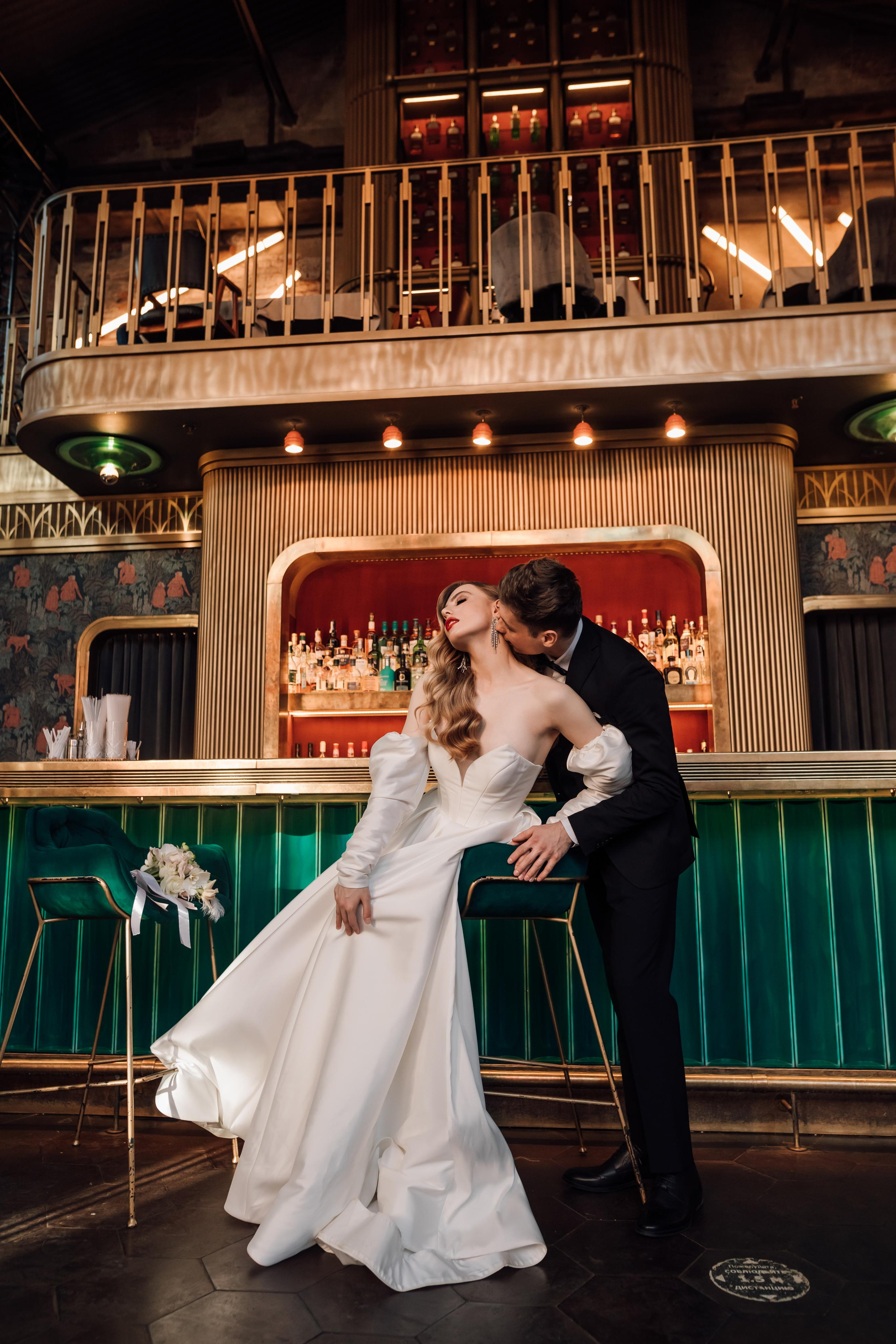 Настя и Ян. Бар Котельная. Свадебный и семейный фотограф в Москве Евгения Лисина