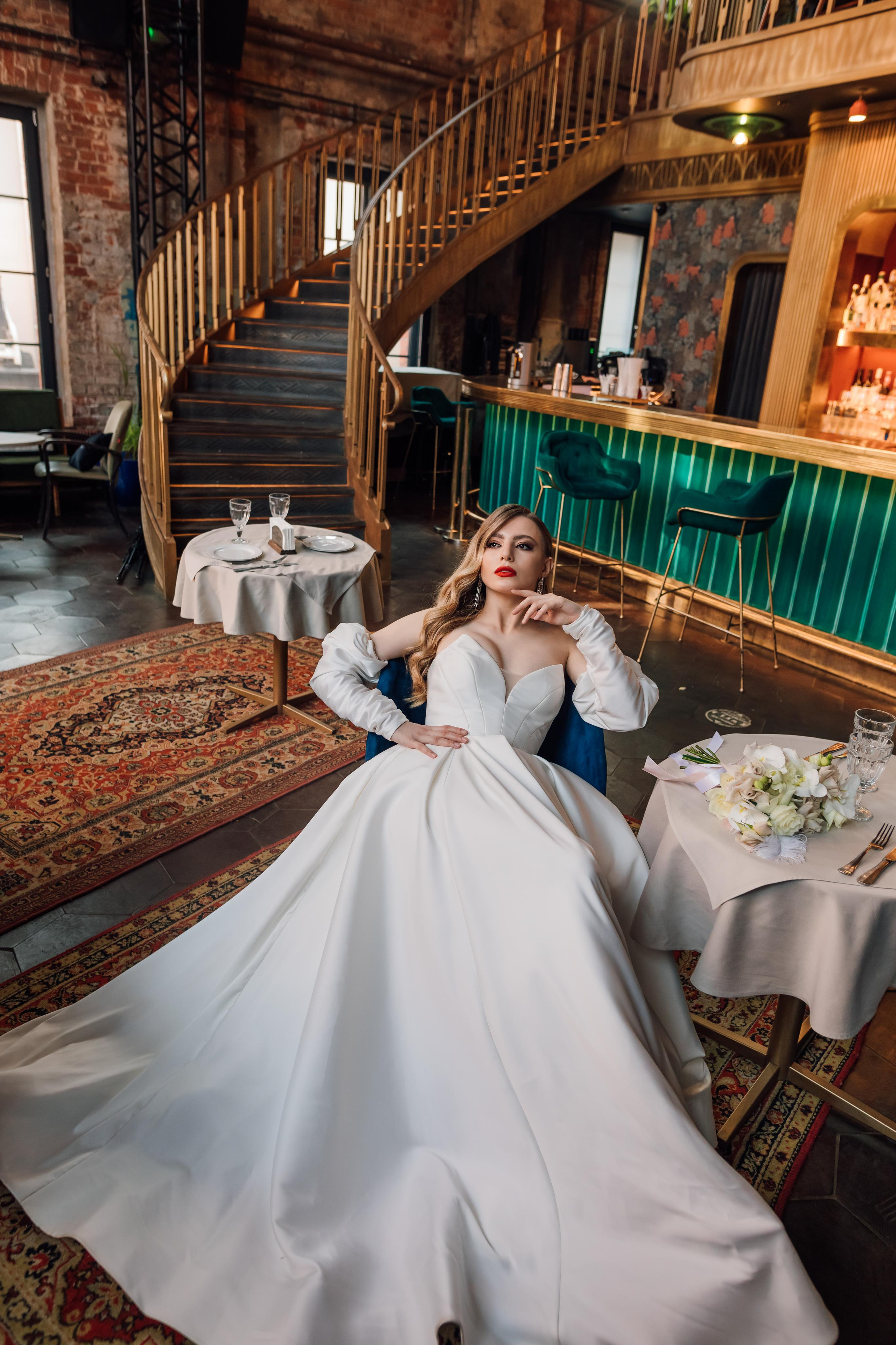 Настя и Ян. Бар Котельная. Свадебный и семейный фотограф в Москве Евгения Лисина