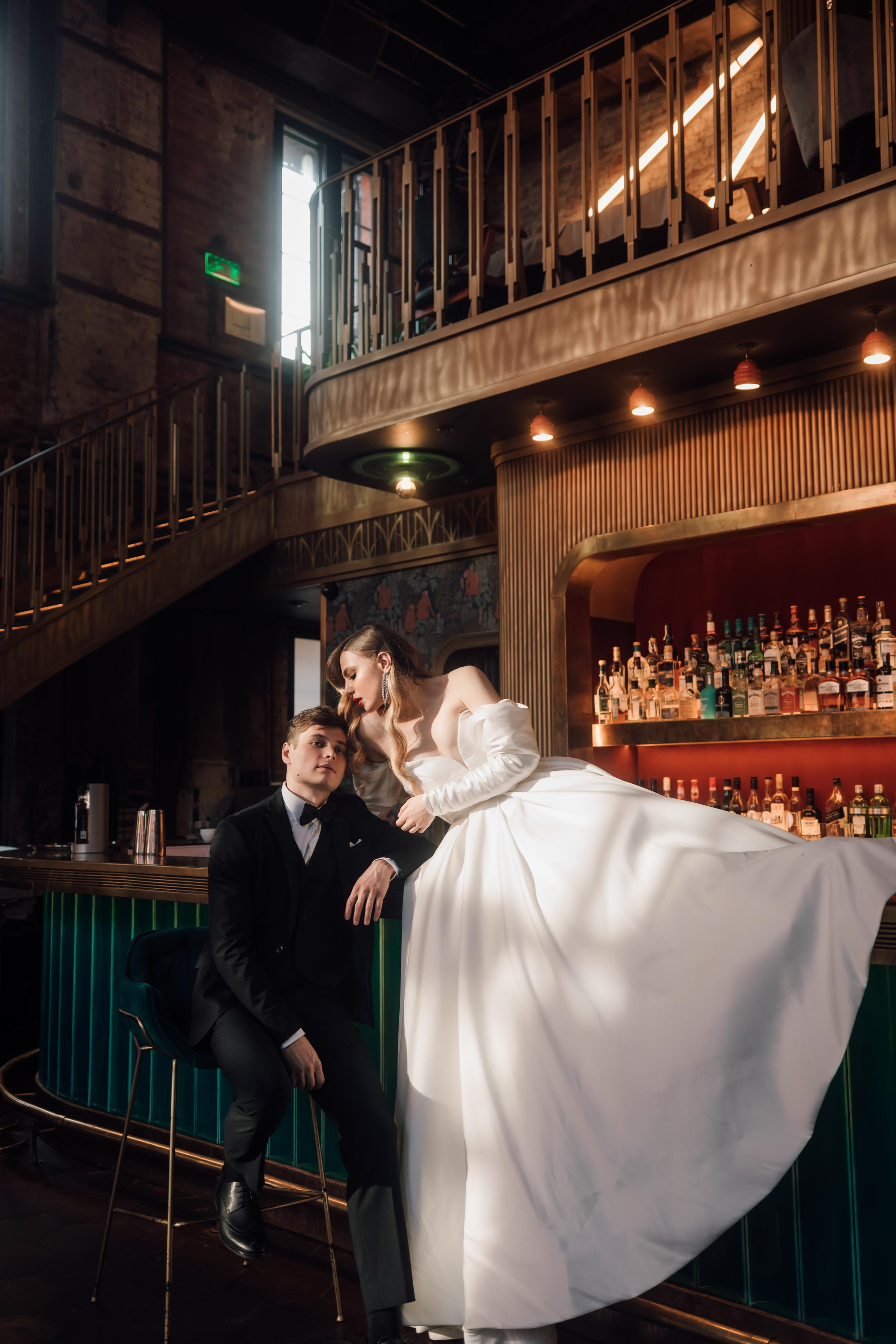 Настя и Ян. Бар Котельная. Свадебный и семейный фотограф в Москве Евгения Лисина