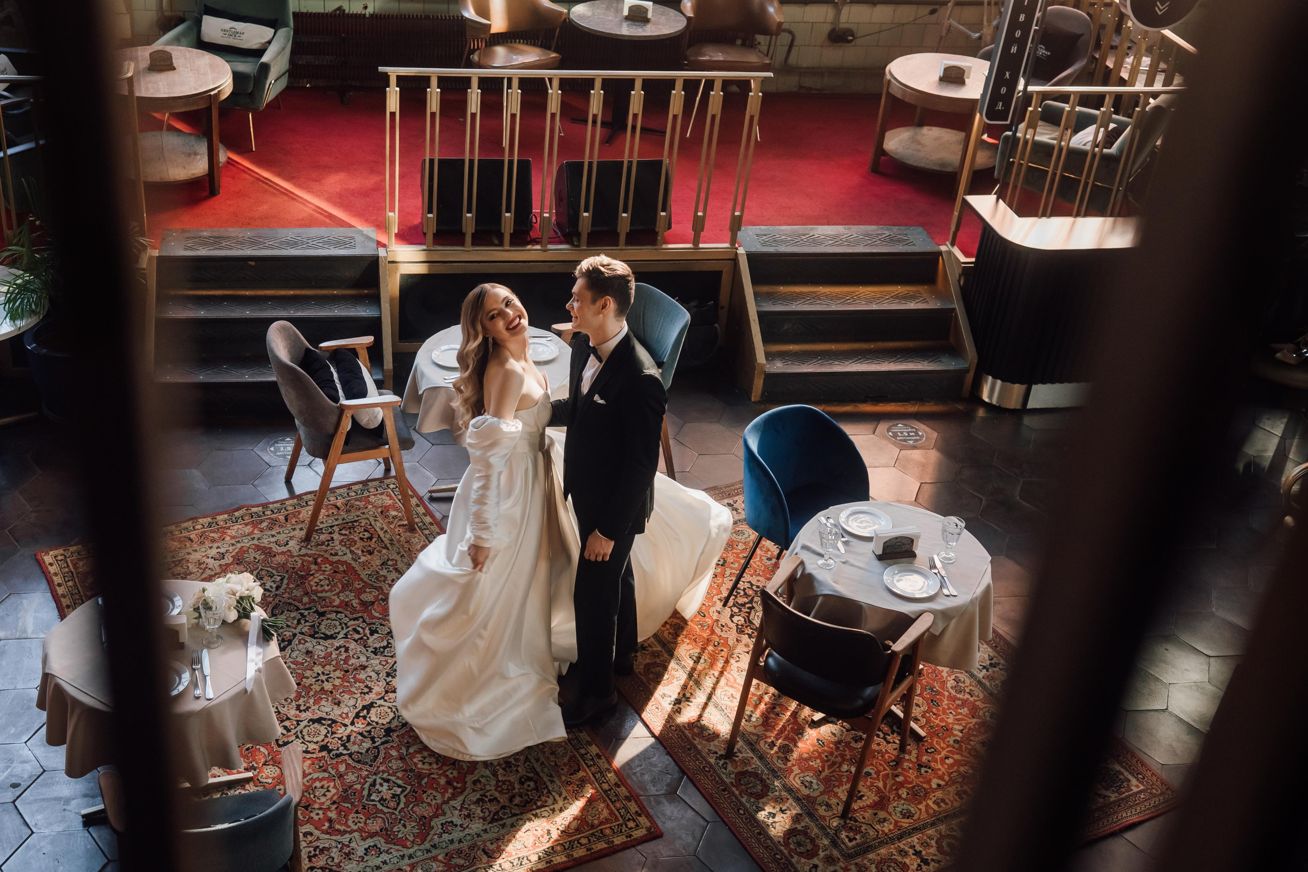 Настя и Ян. Бар Котельная. Свадебный и семейный фотограф в Москве Евгения Лисина