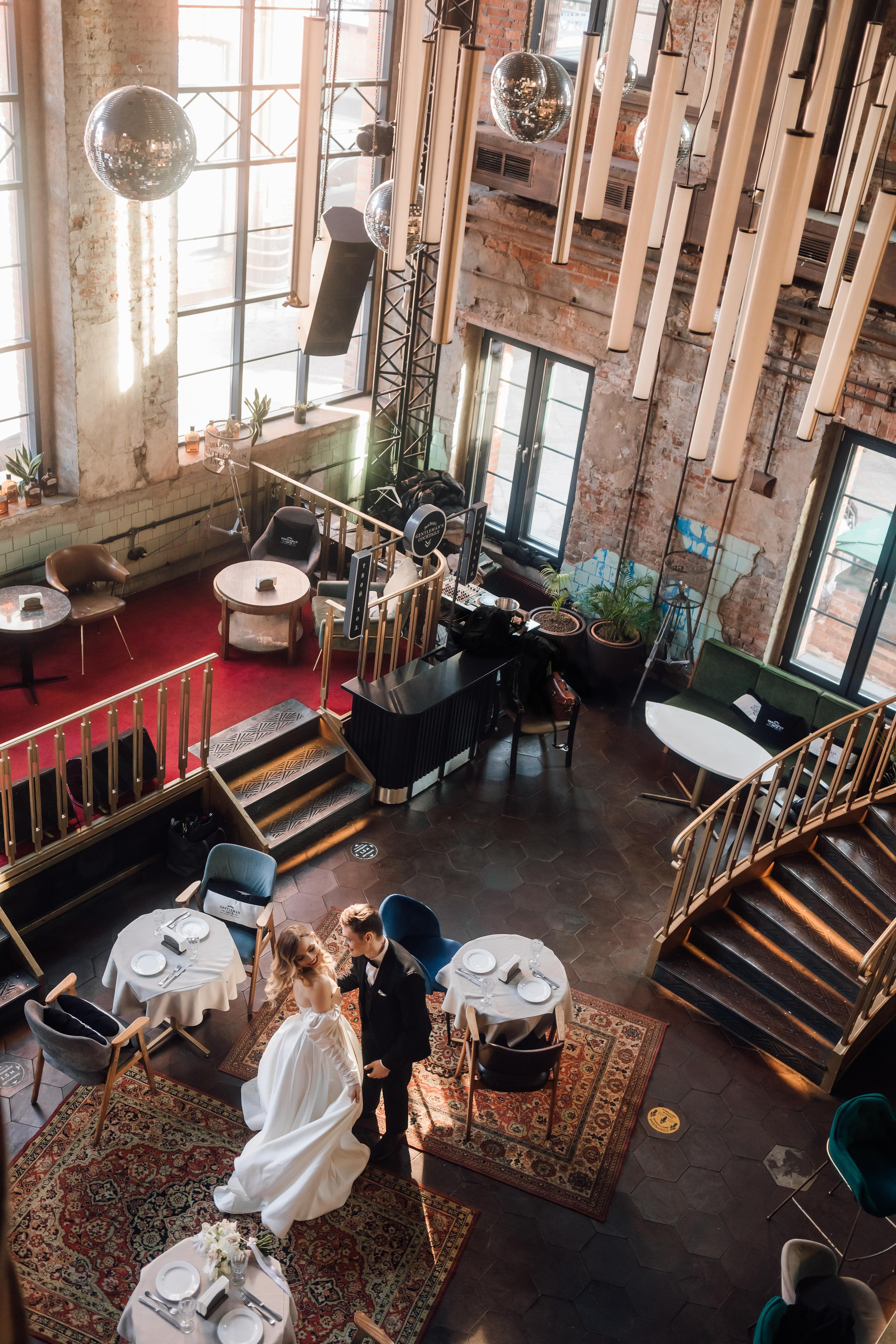 Настя и Ян. Бар Котельная. Свадебный и семейный фотограф в Москве Евгения Лисина