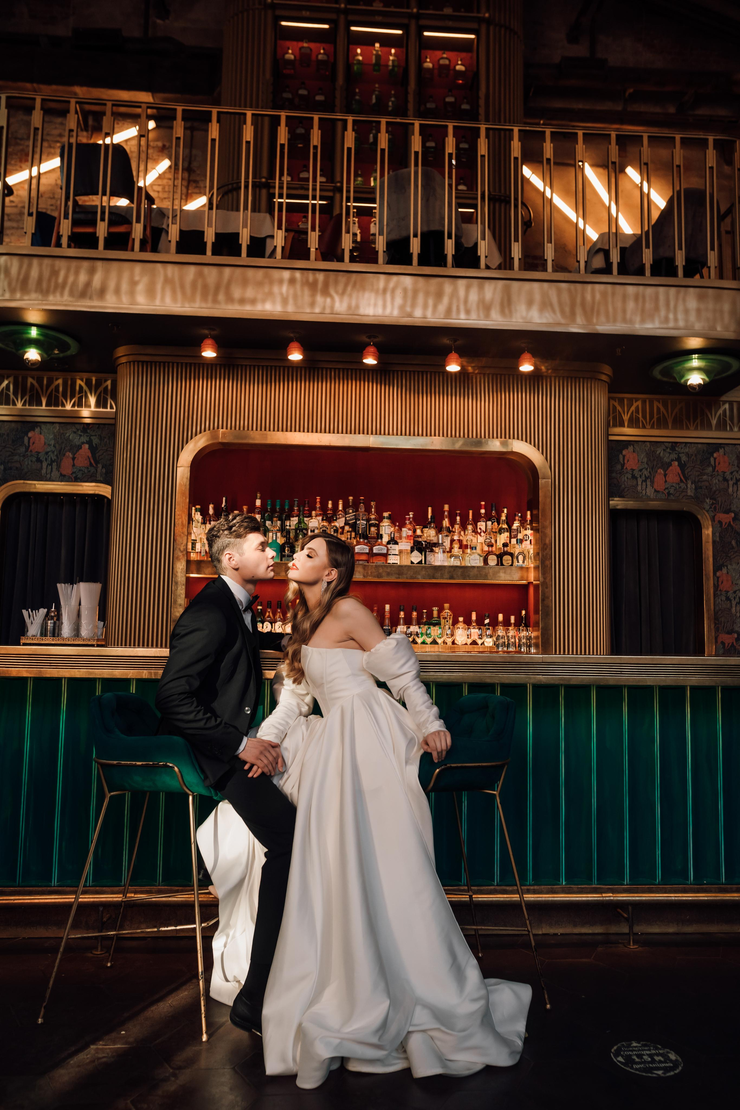 Настя и Ян. Бар Котельная. Свадебный и семейный фотограф в Москве Евгения Лисина