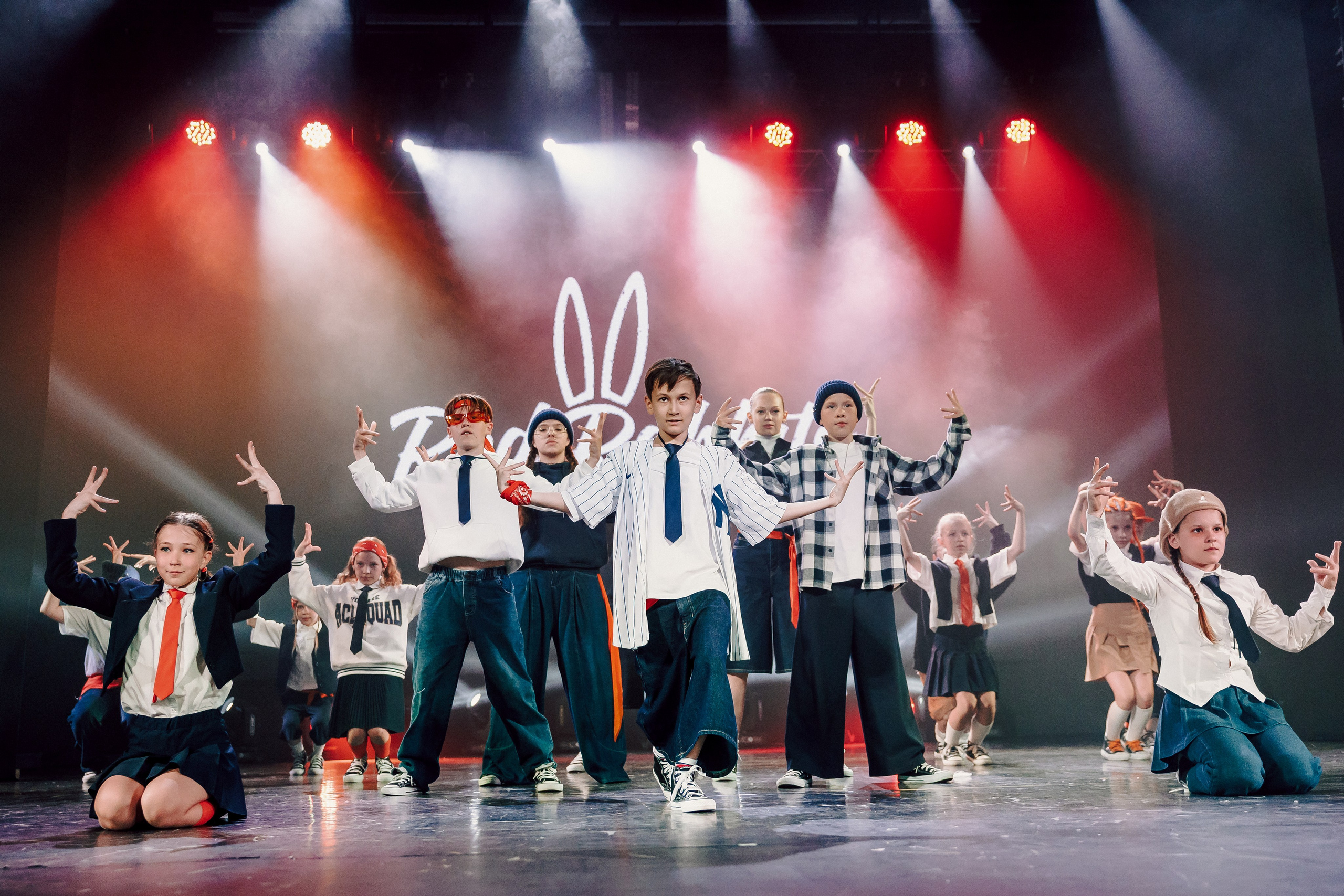 Отчётный концерт танцевальной школы «Red Rabbits» 2025. Лёшка Варзегов — фотограф