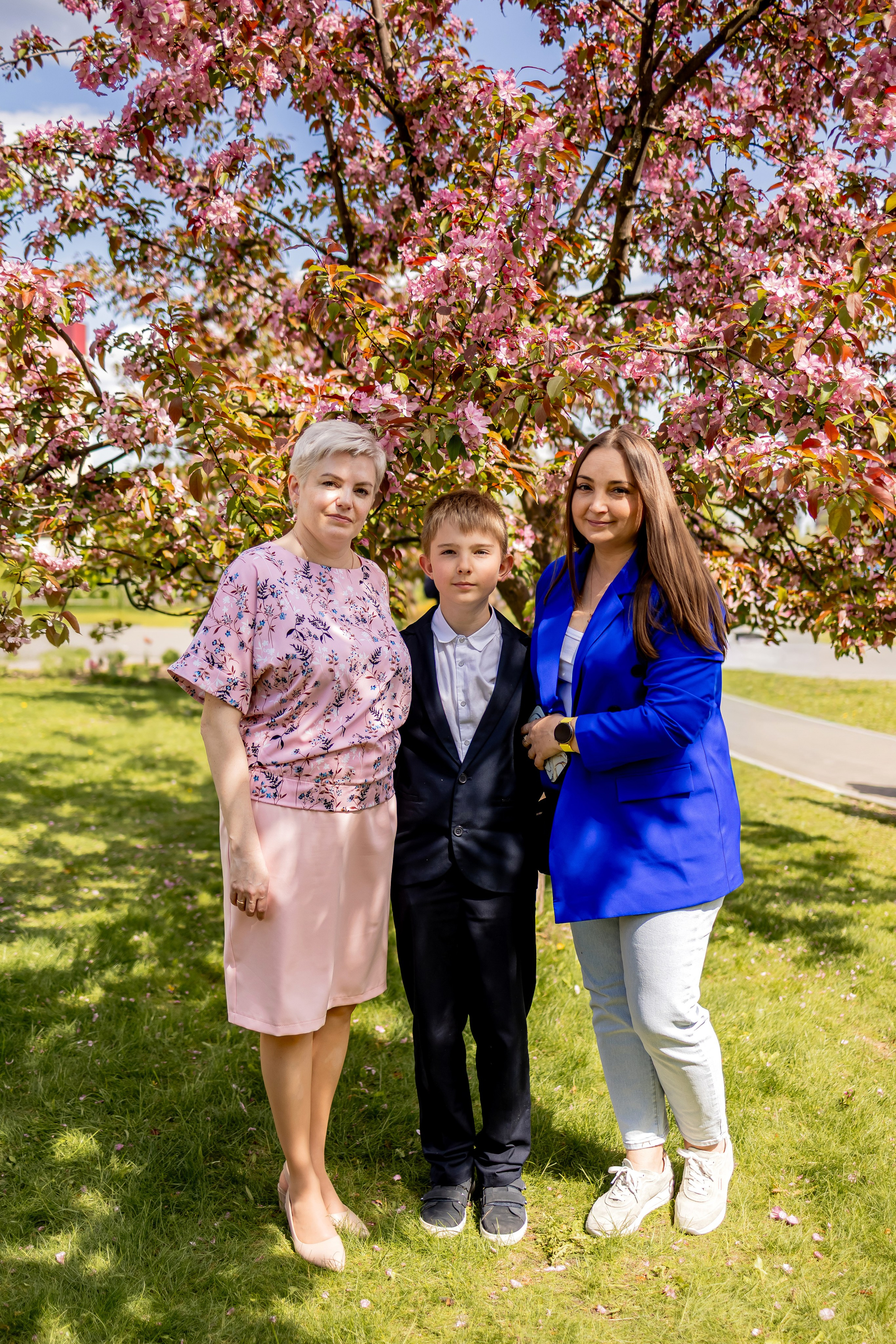 Выпускной в начальной школе на улице. Фотограф и видеограф Москва. Свадебный фотограф, видеограф. Выпускные альбомы. Оживающие альбомы