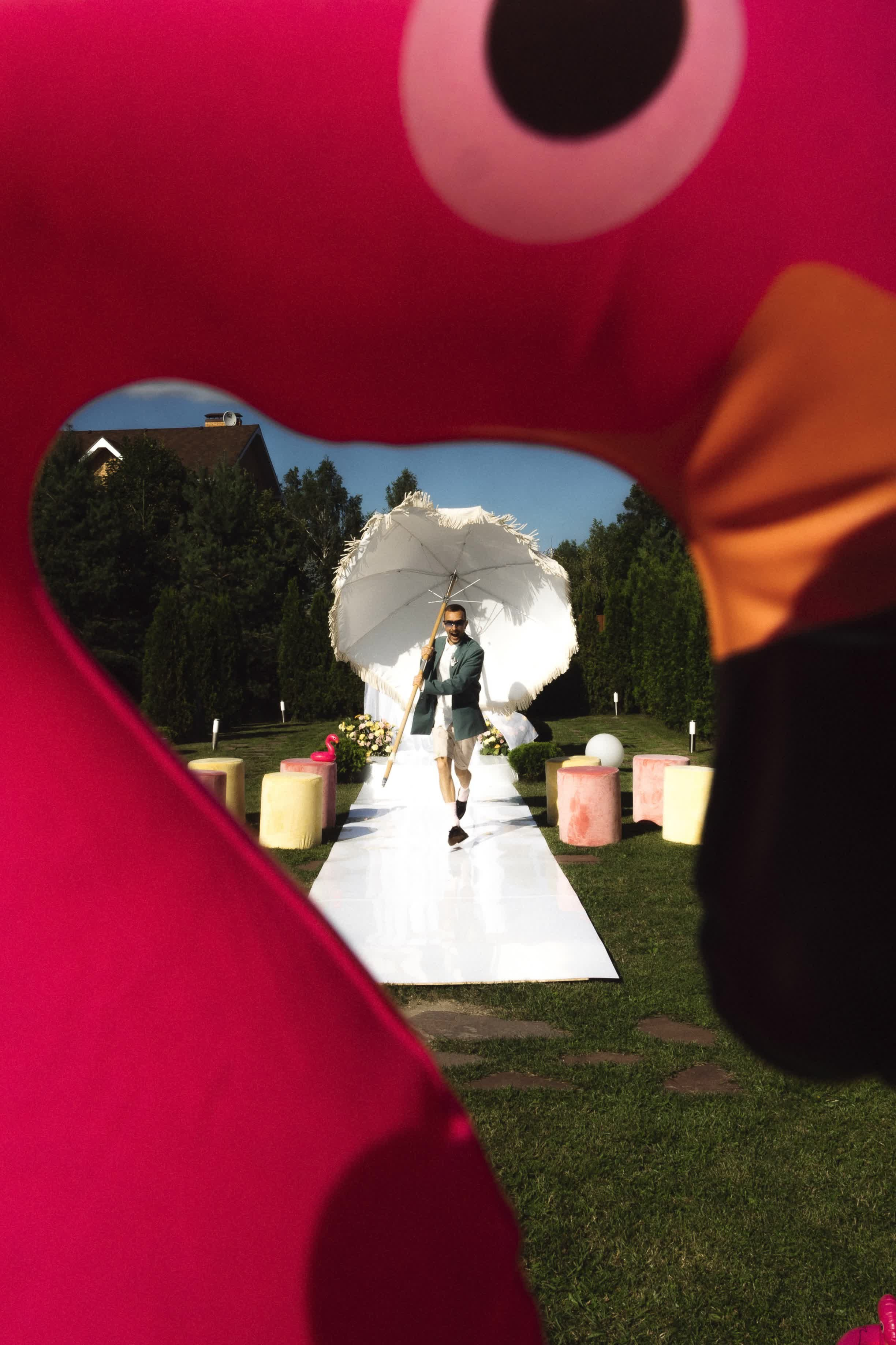 Ведущий Никита Шляндин