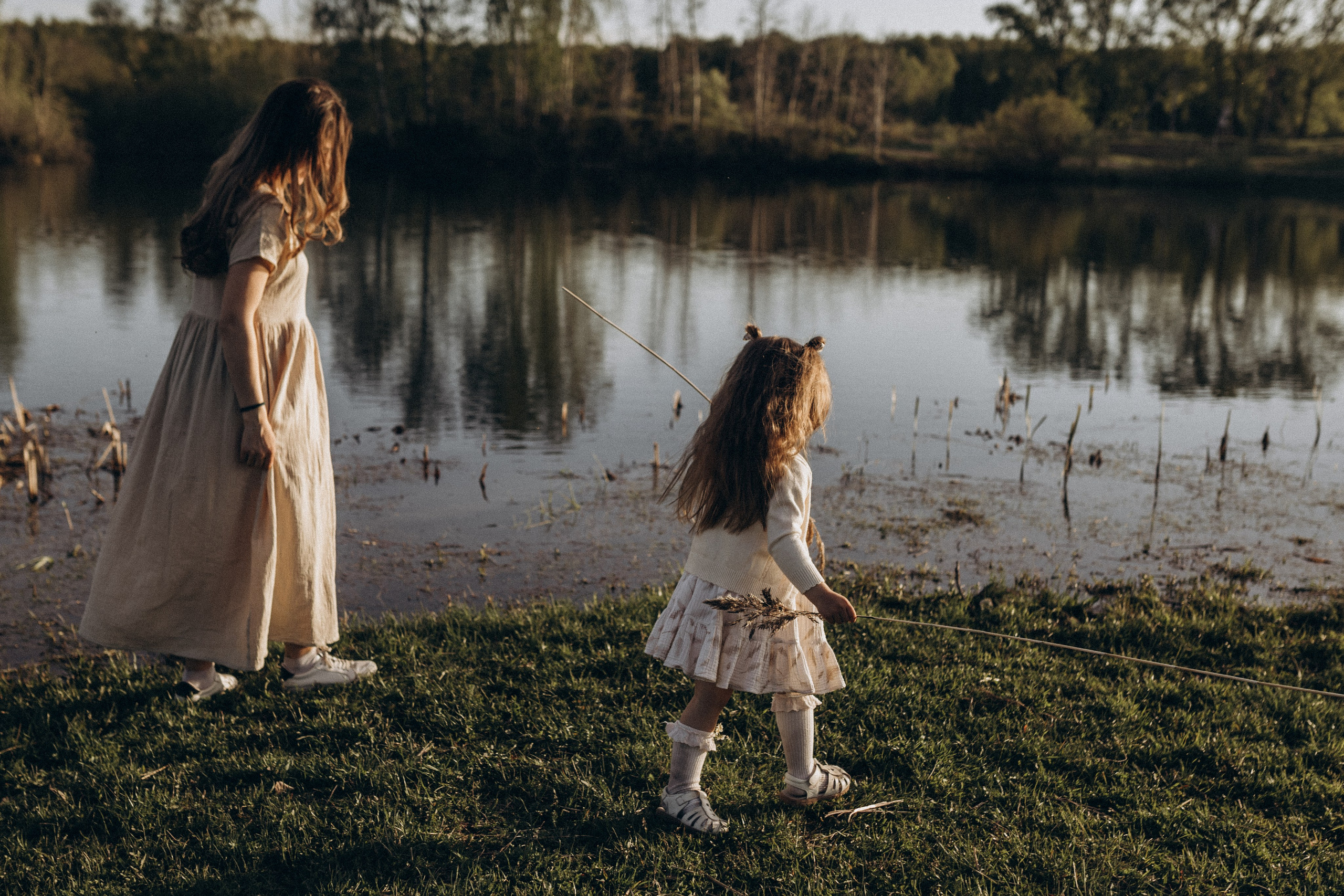 Прогулка у озера. Семейный фотограф lifestyle в Новосибирске Елена Шпилевая