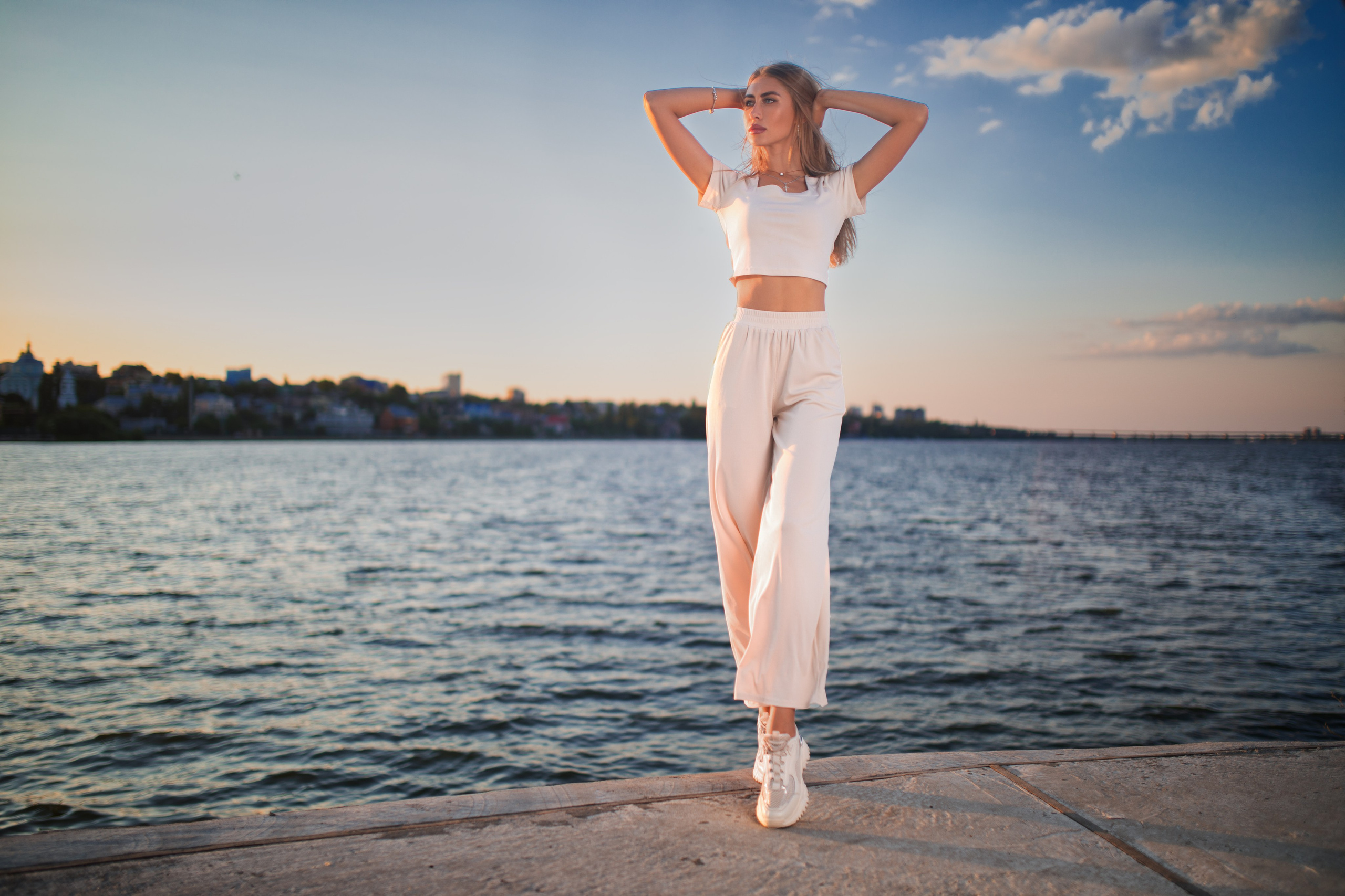 Прогулочный фотосет с Яной в формате для «себя» на улицах города Воронежа