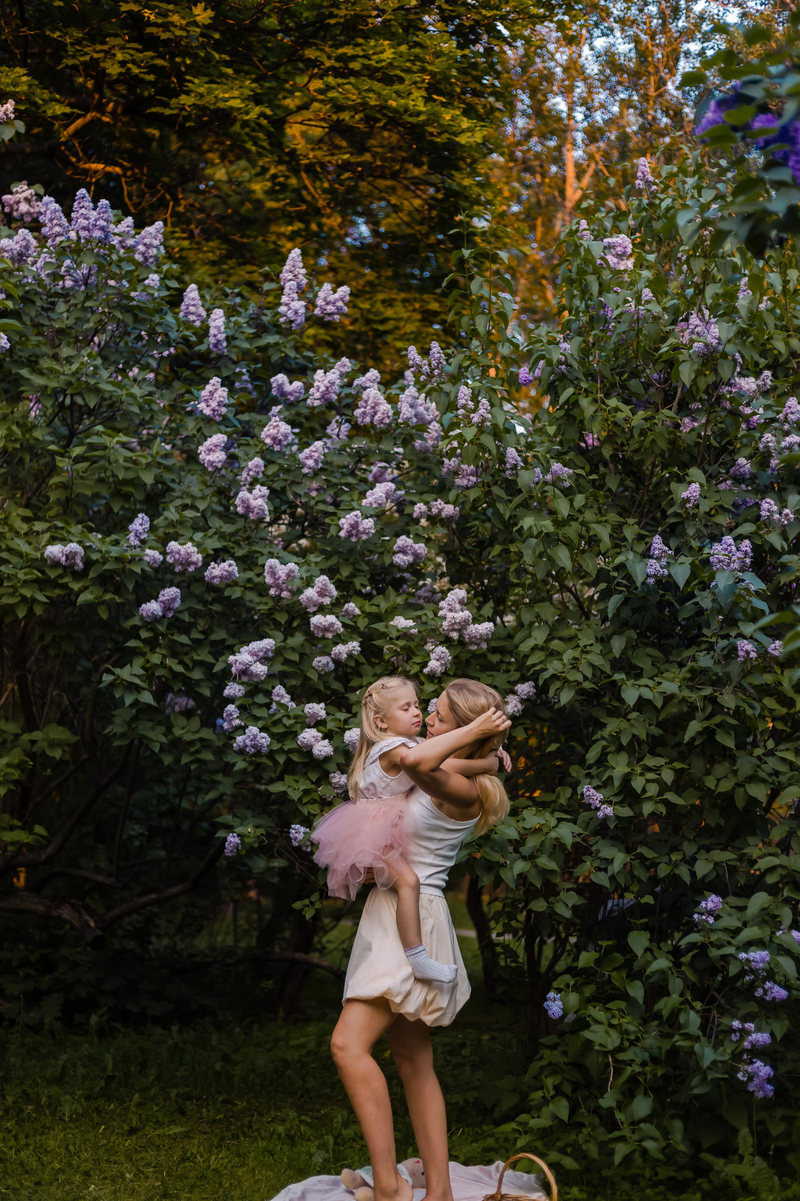 Сиреневый сад. Семейный фотограф в Москве и МО Варвара Шаранова