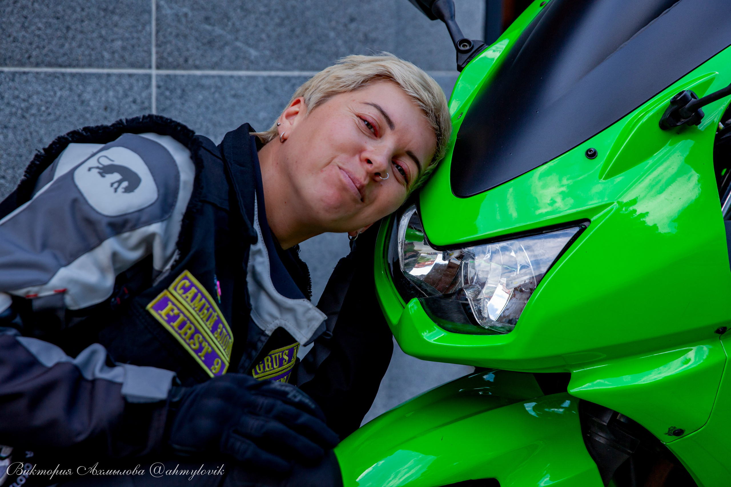 Аня и Гринч (Kawasaki Ninja 250). Виктория Ахмылова. Фотограф в Москве