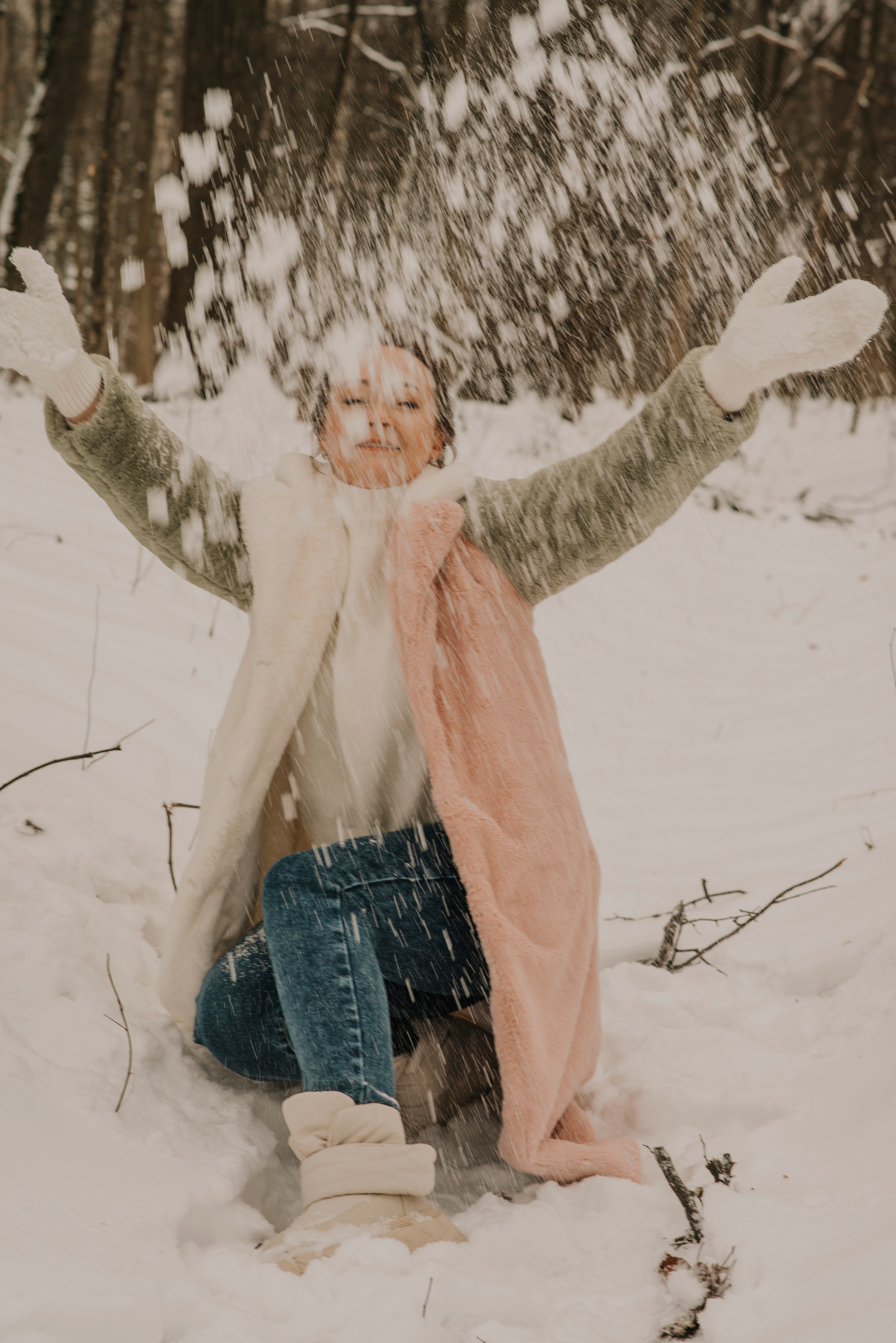 Зимняя фотосессия в парке с собакой. Фотограф Москва: тематическая фотосессия с подбором образа