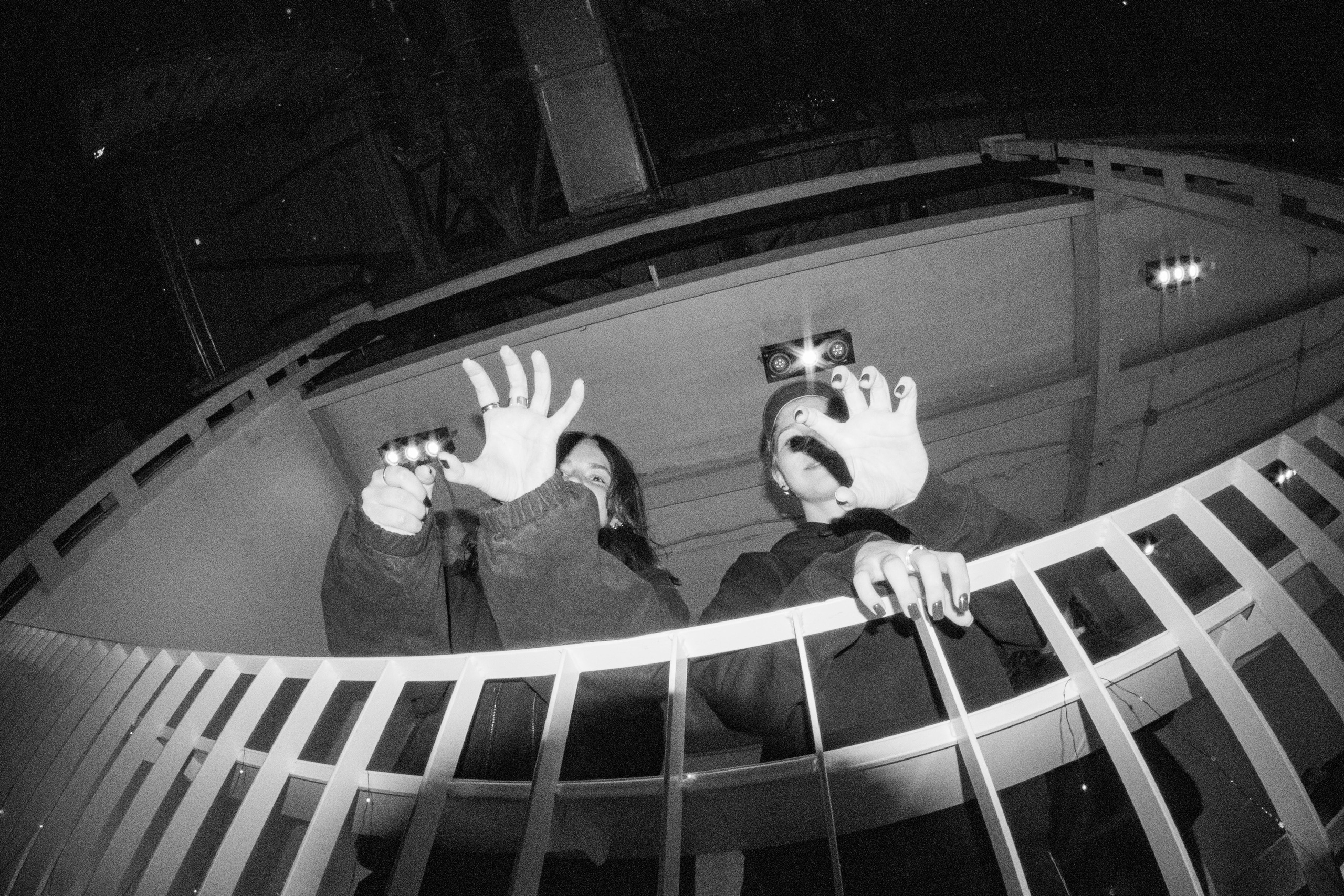 LORDS OF THE UNDERGROUND 27/10/25 (@youlovebu). Соня бу тебя сфоткала
