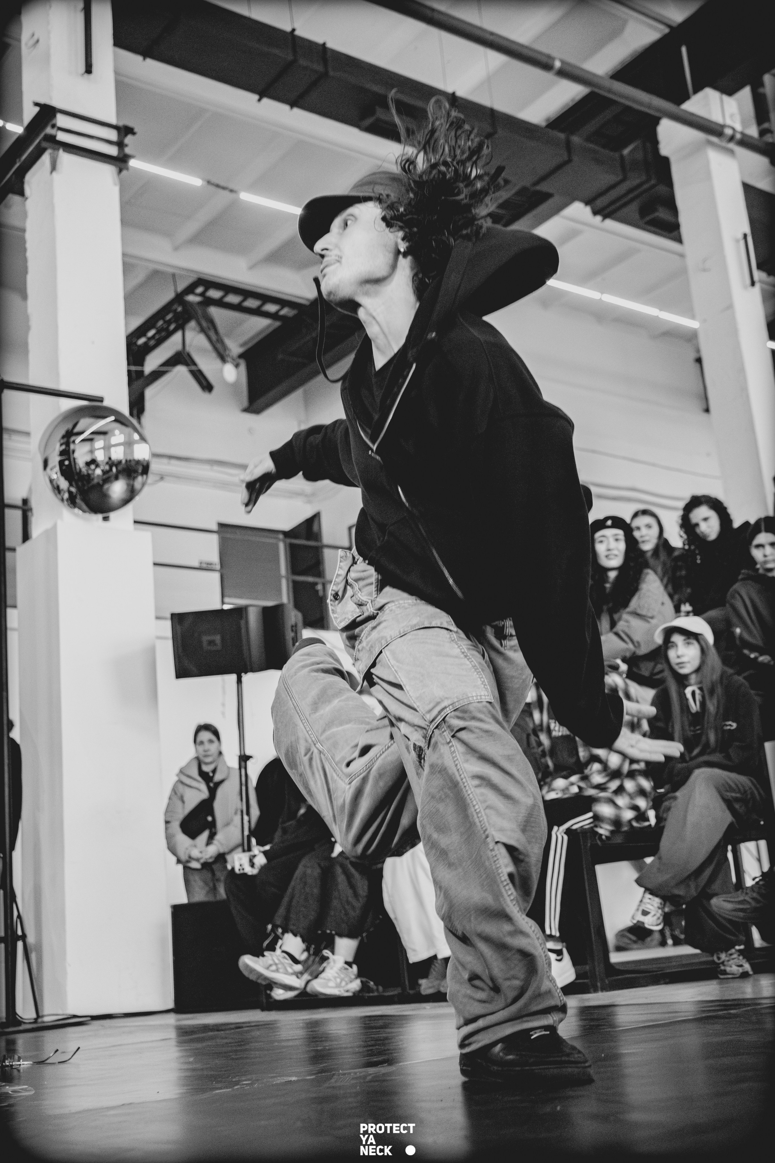 PROTECT YA NECK 22/03 (@youlovebu). Соня бу тебя сфоткала