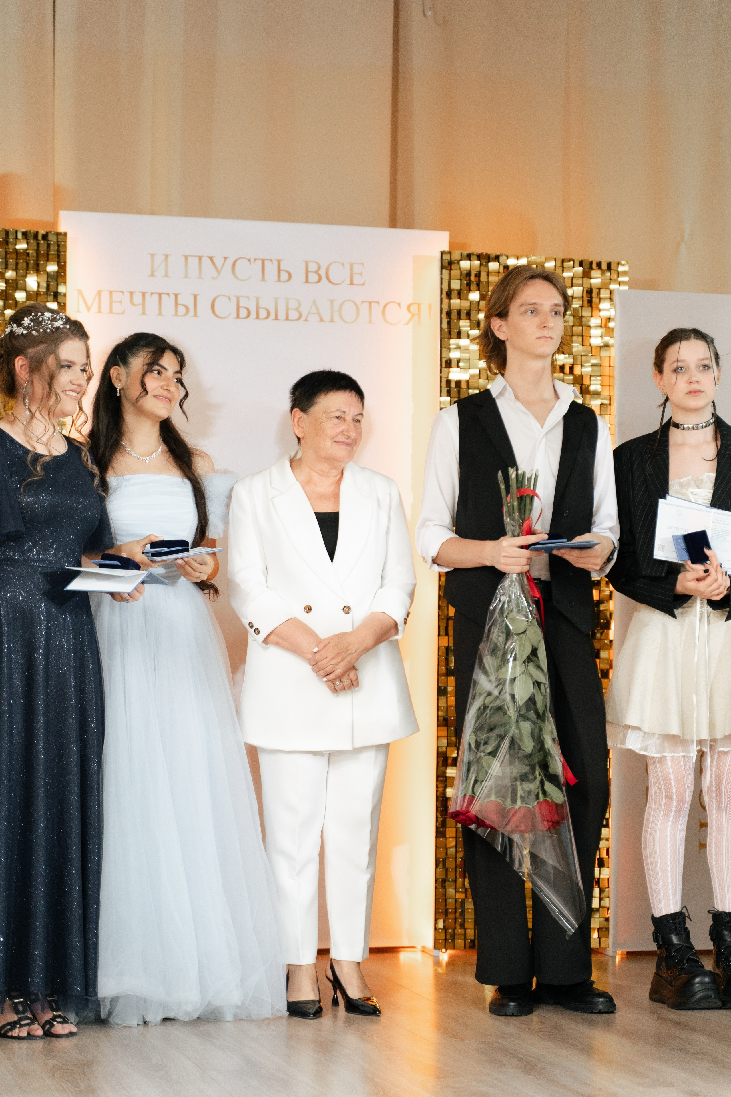 40 Школа 11 класс вручение аттестатов. Выпускные альбомы Натальи Бутко: Новороссийск, Анапа, Геленджик