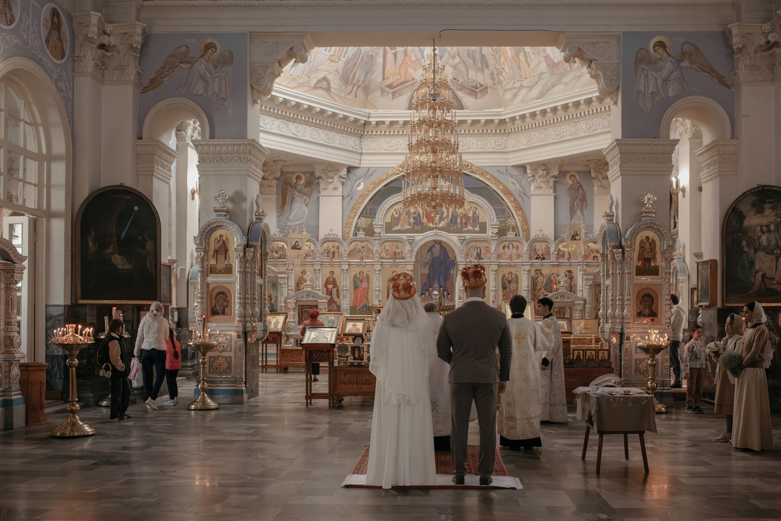 Осеннее венчание в Успенском соборе Ташкента. Фотограф на Крещение и Венчание в Ташкенте