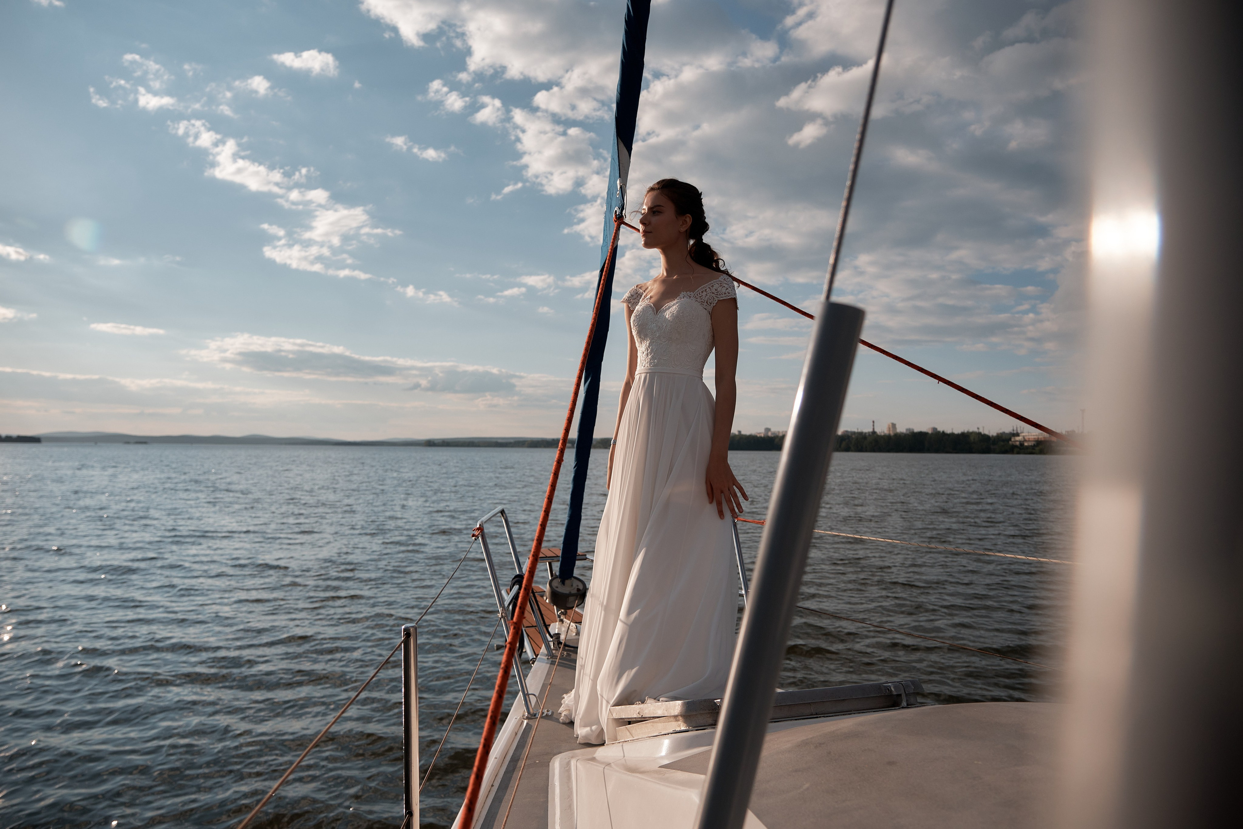 Яхта парус. Свадьба. Свадебный и портретный фотограф в Екатеринбурге Александр Блюденов