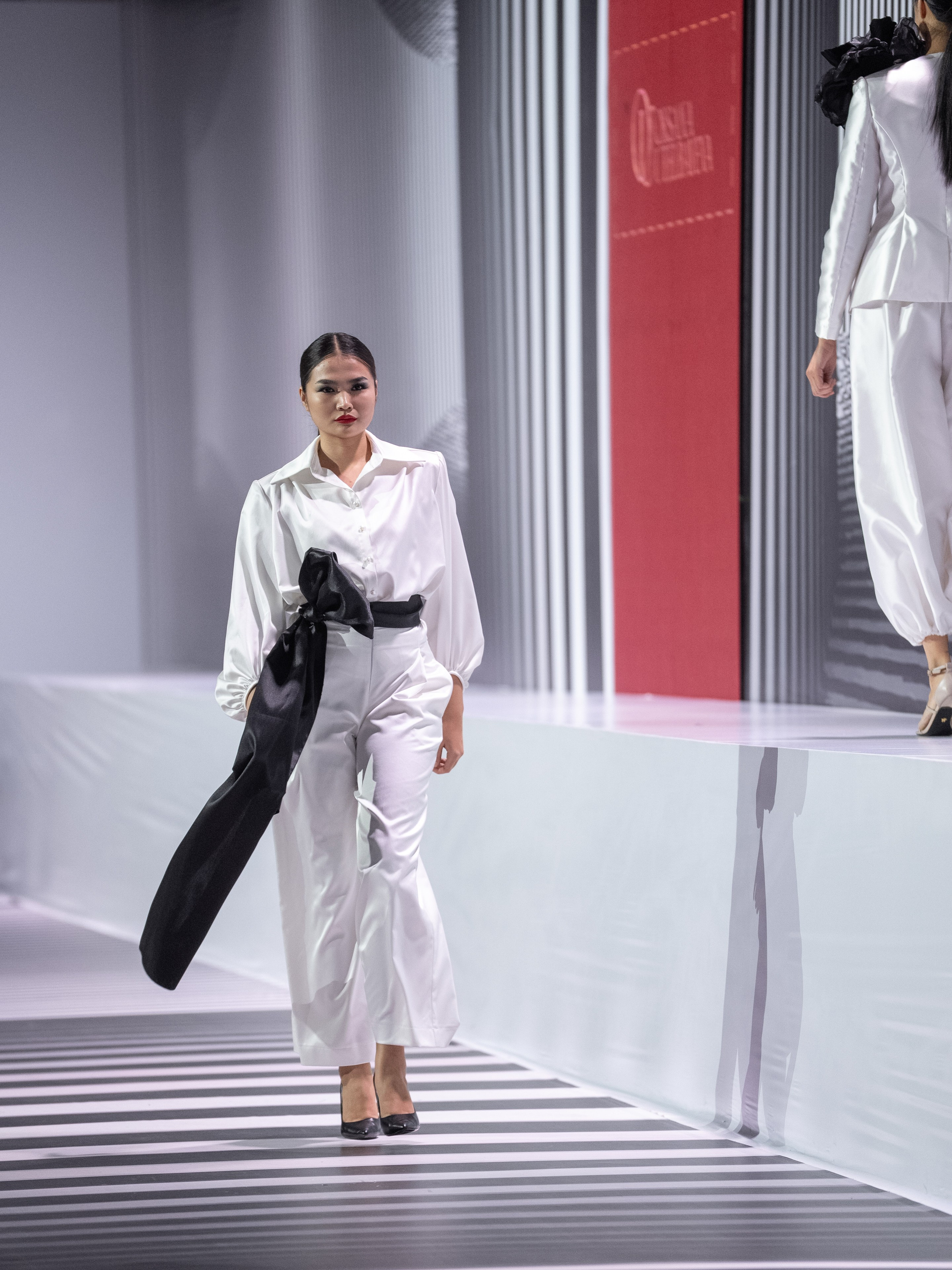 OKSANA UTELBAEVA. Сайт Алматинского НЮ АРТ, будуар и фэшн фотографа Дениса Карпенко