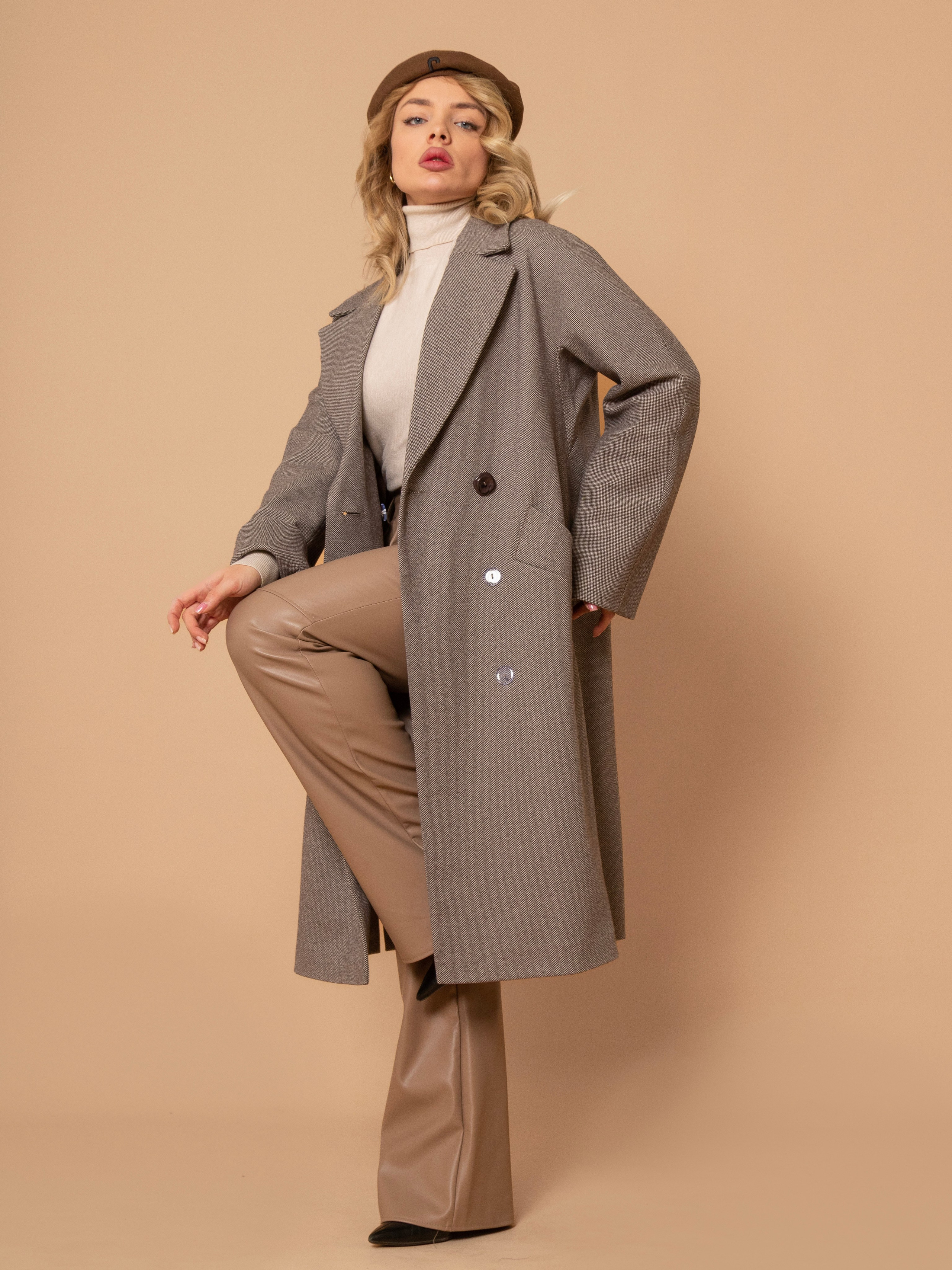 Пальто Х-сайз размер. Фотостудия для Wildberries Ozon